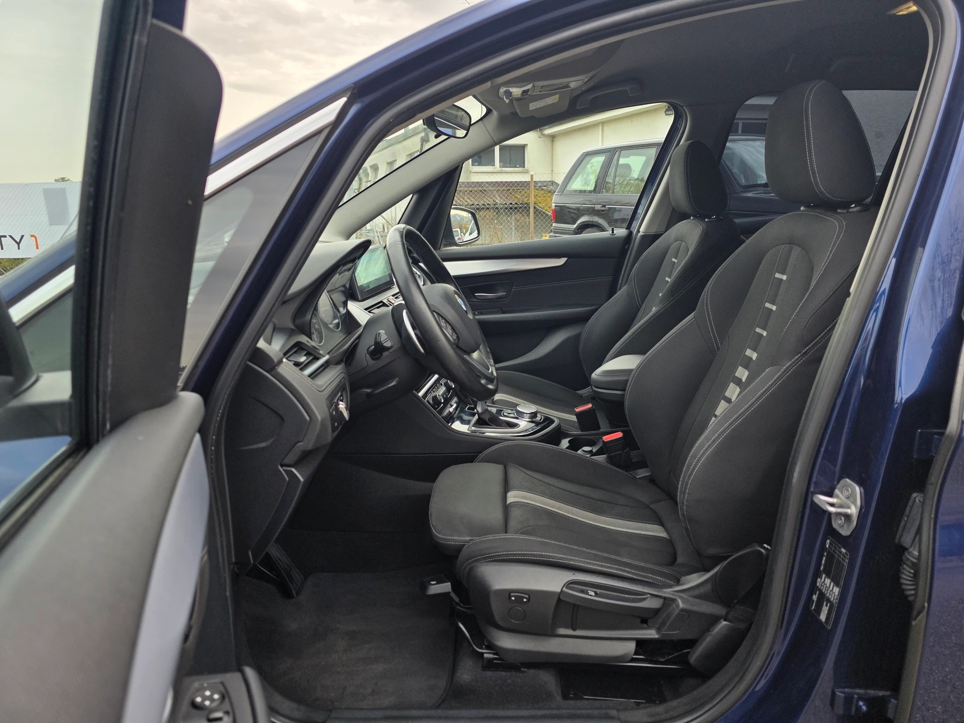 BMW 220i Gran Tourer Sport Line Steptronic *Frisch ab MFK* 7-Sitzer *-image-6