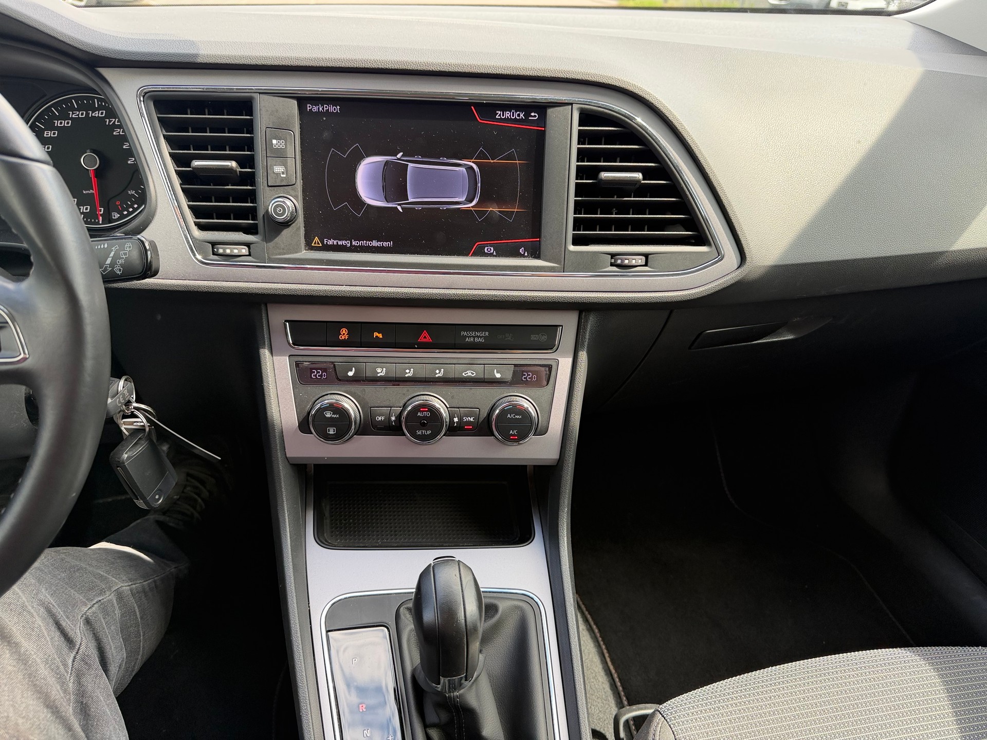 SEAT Leon ST 2.0 TDI CR Style 4Drive DSG-image-11