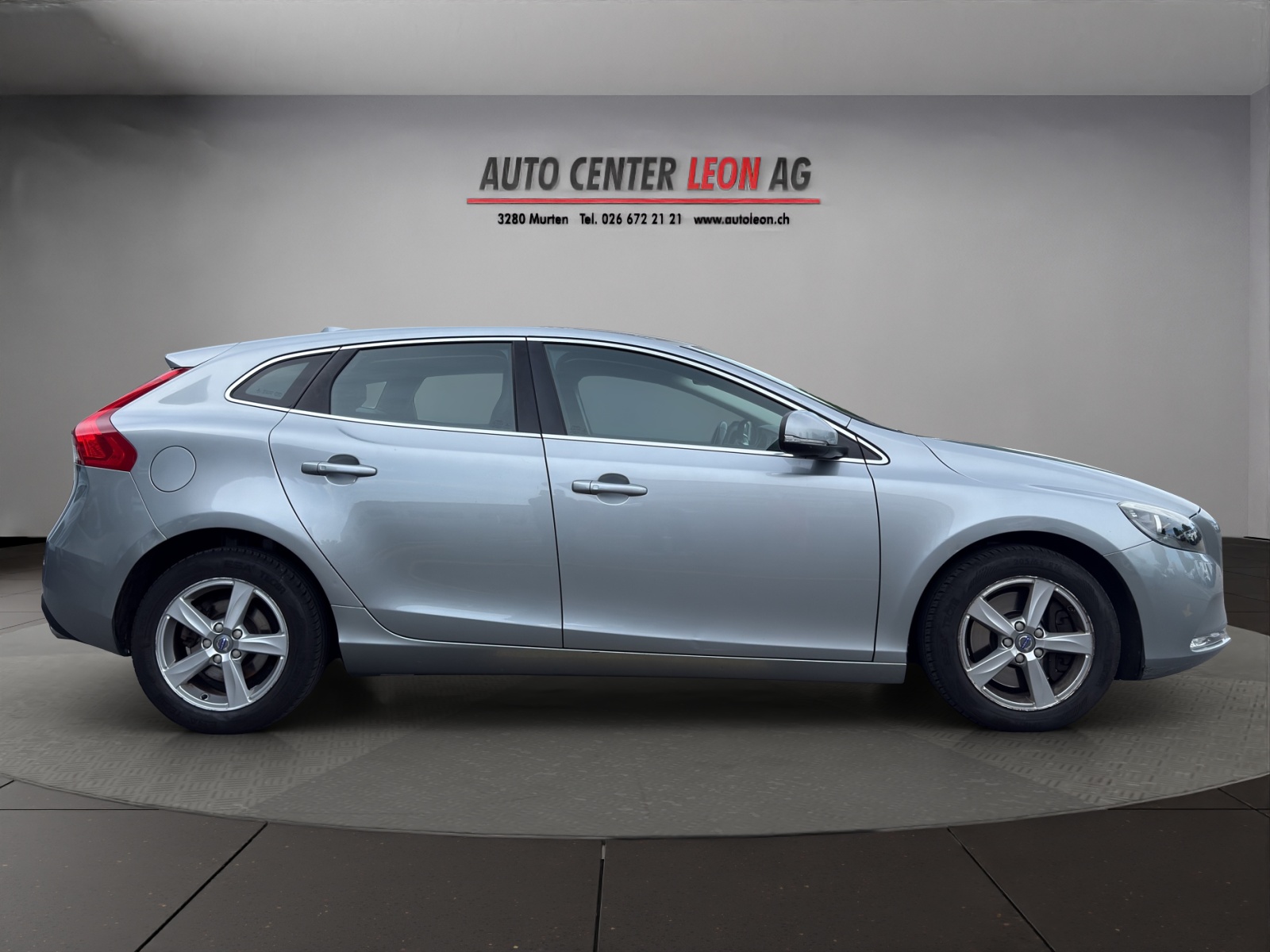 VOLVO V40 D3 Momentum Geartronic-image-6