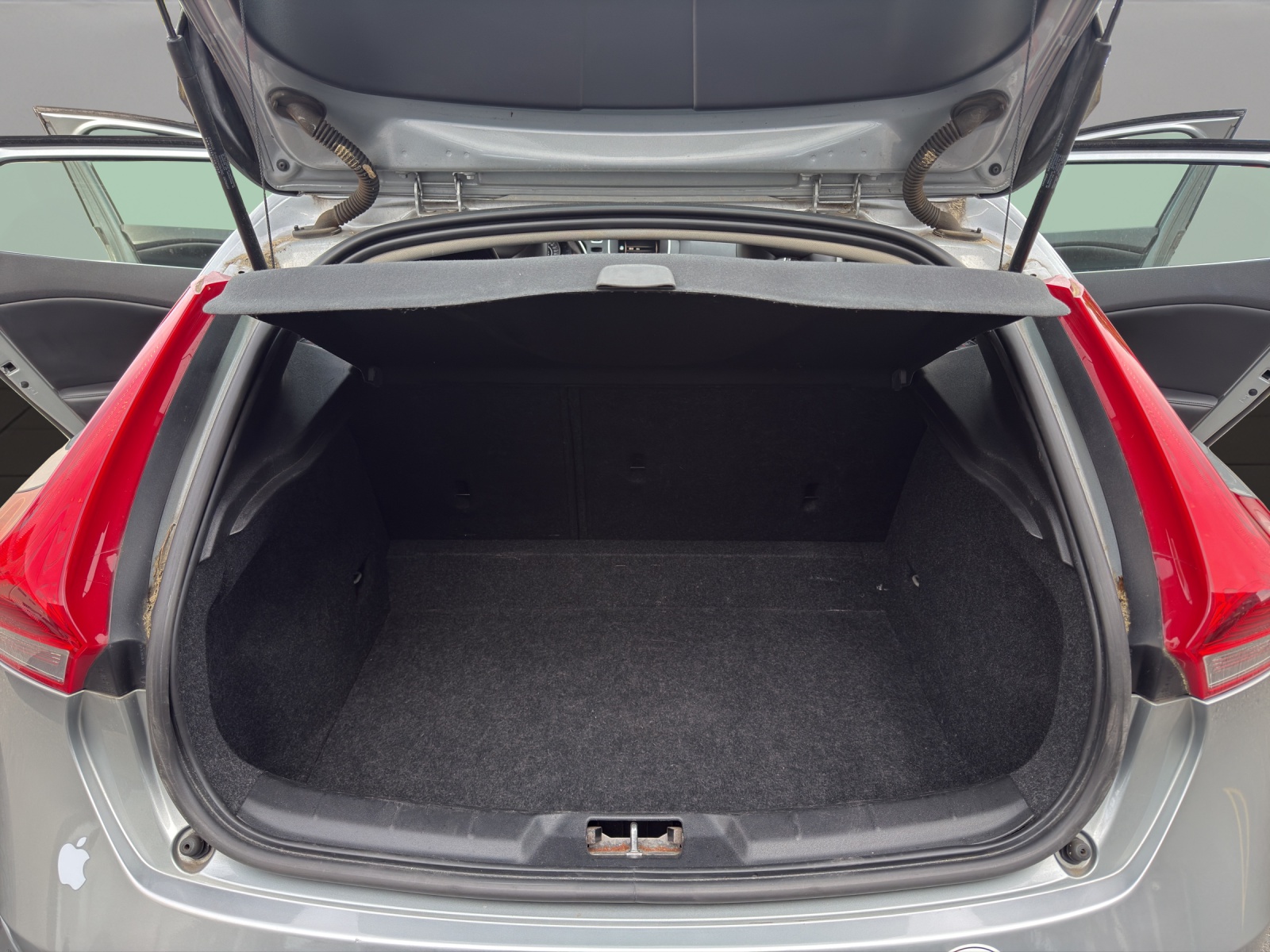 VOLVO V40 D3 Momentum Geartronic-image-17