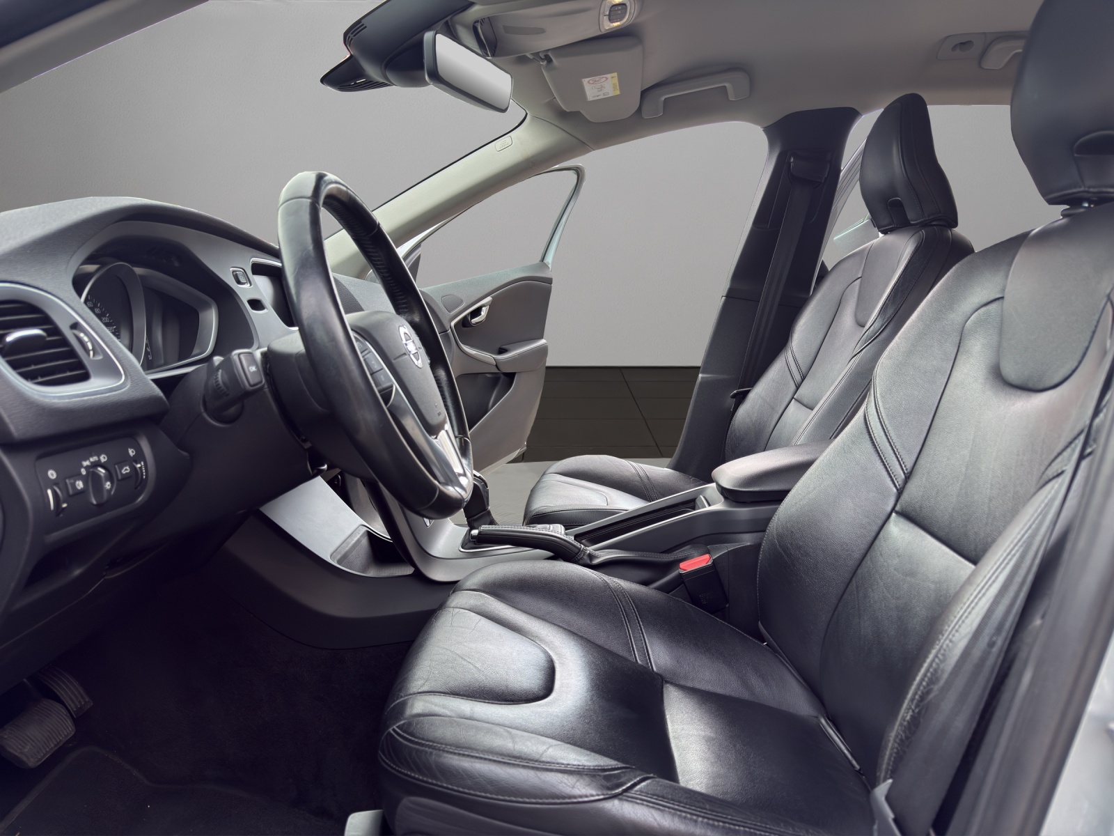 VOLVO V40 D3 Momentum Geartronic-image-9