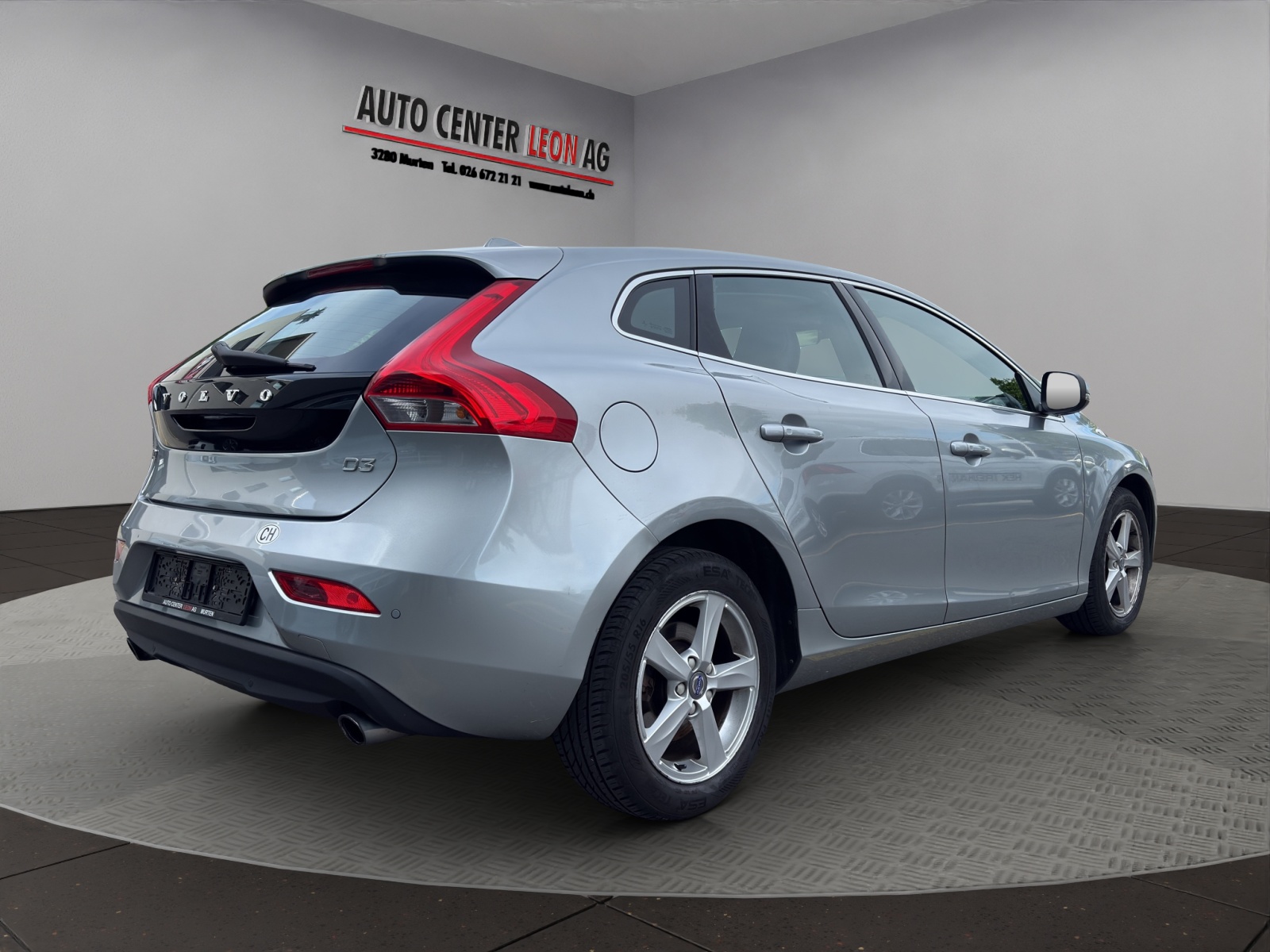 VOLVO V40 D3 Momentum Geartronic-image-5
