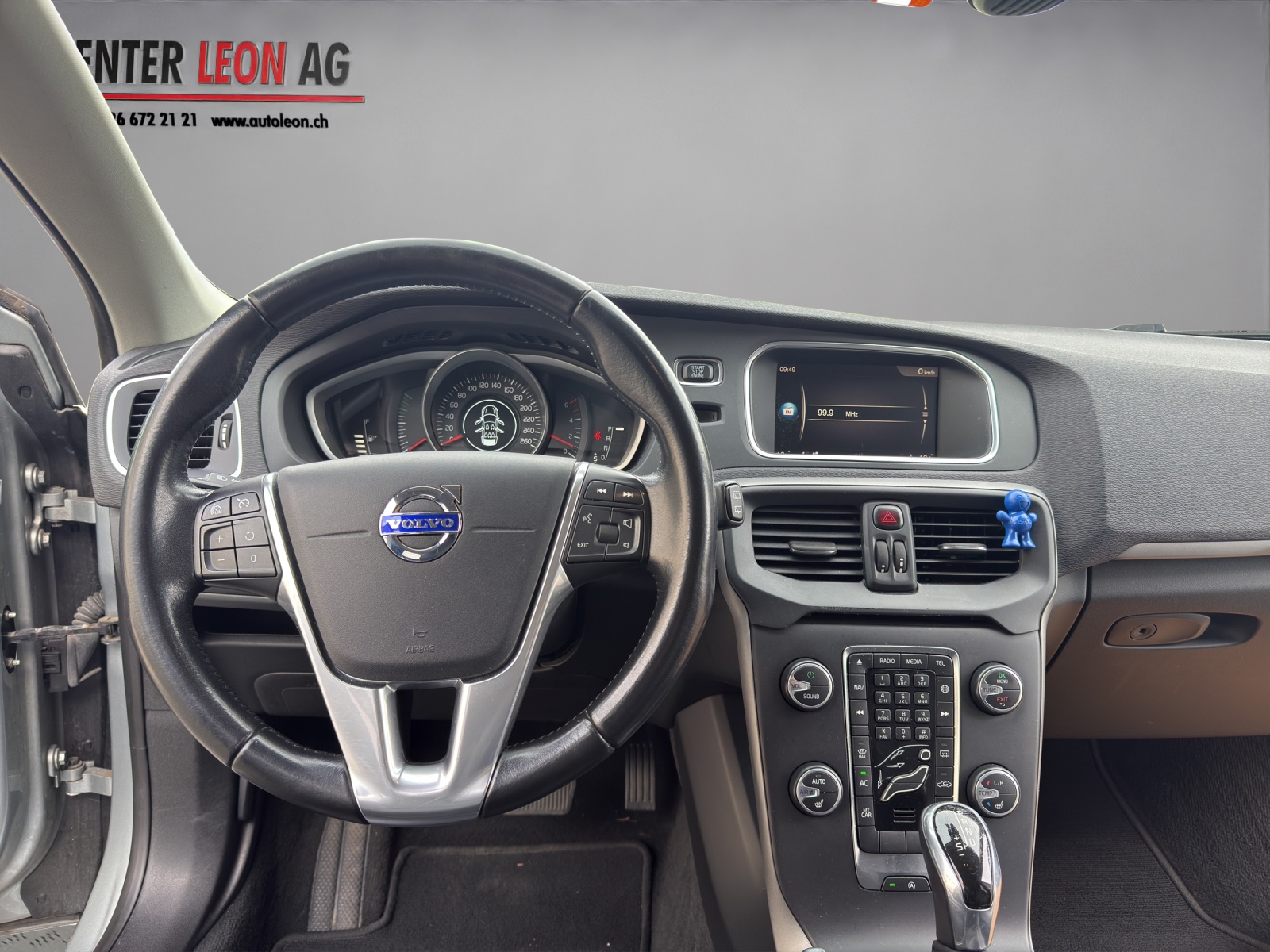 VOLVO V40 D3 Momentum Geartronic-image-15