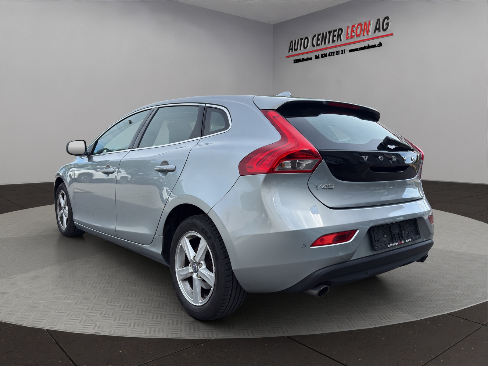 VOLVO V40 D3 Momentum Geartronic-showroom-element-3