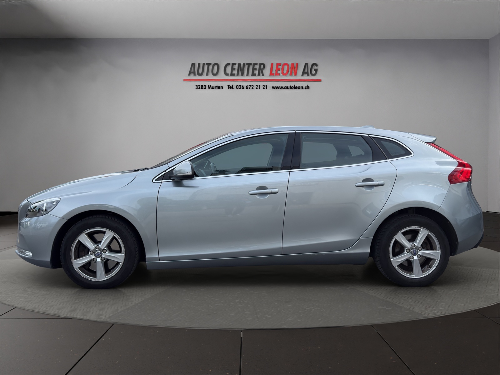 VOLVO V40 D3 Momentum Geartronic-showroom-element-2