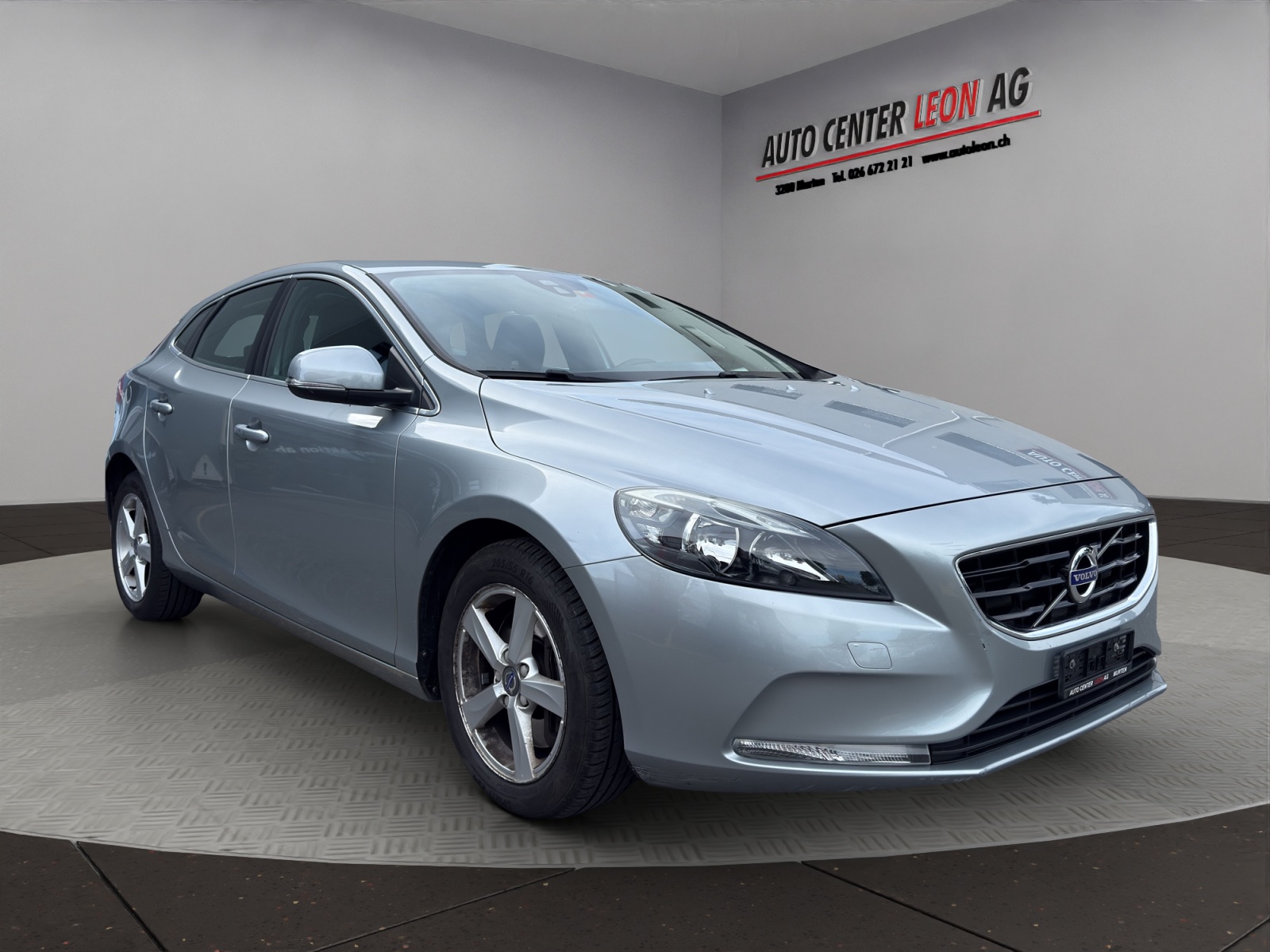 VOLVO V40 D3 Momentum Geartronic-image-7