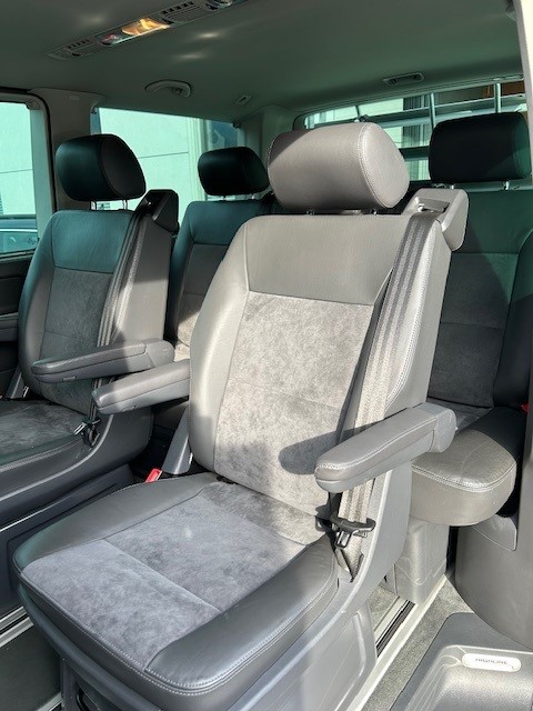 VW T5 Multivan 2.0 TDI 170 Highline 4Motion-image-3