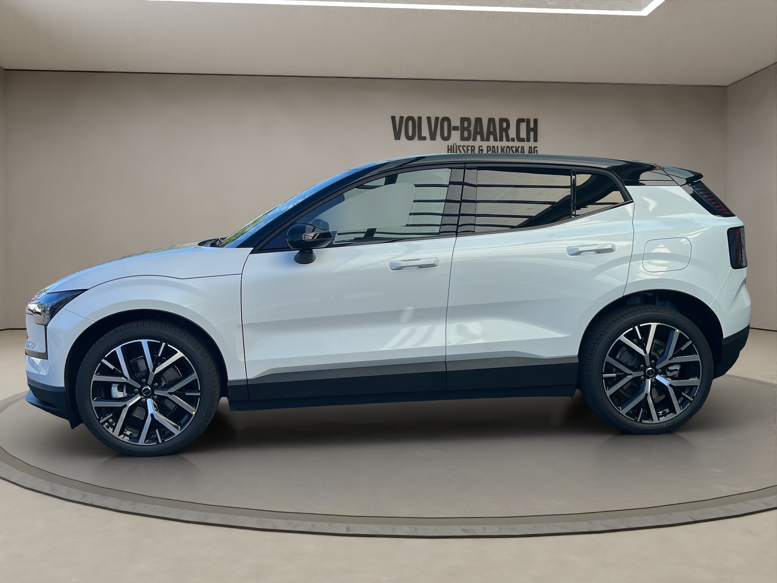 VOLVO EX 30 E60 Plus-showroom-element-1