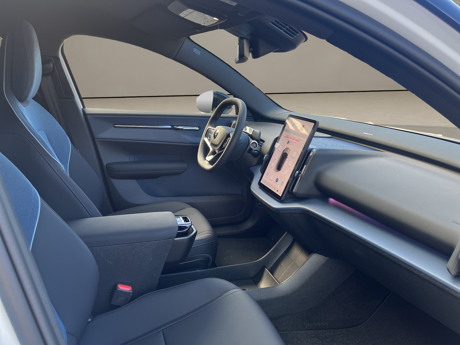 VOLVO EX 30 E60 Plus-image-10
