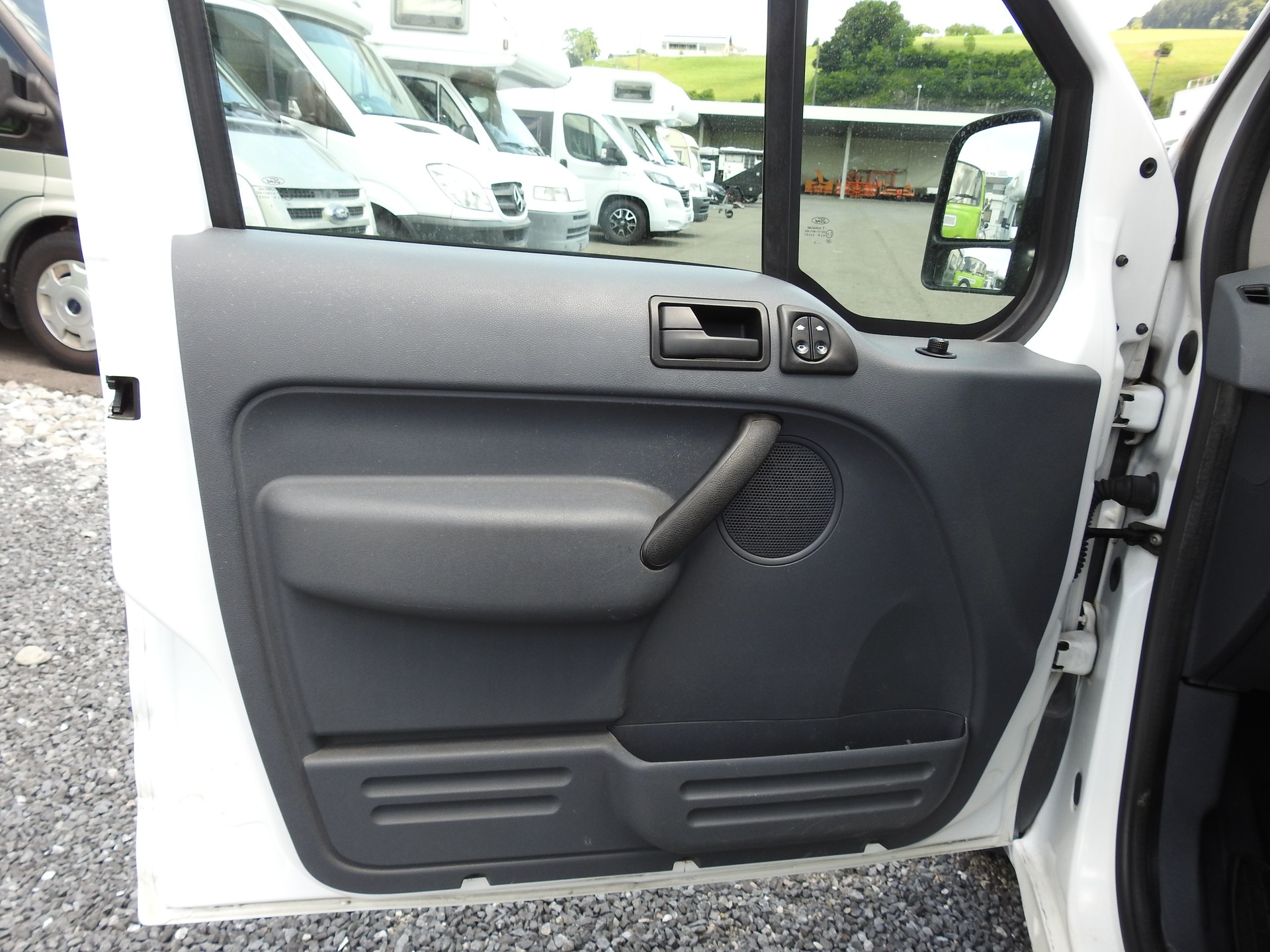 FORD Transit Connect Van T230 1.8 TDCi L Level 3-image-9