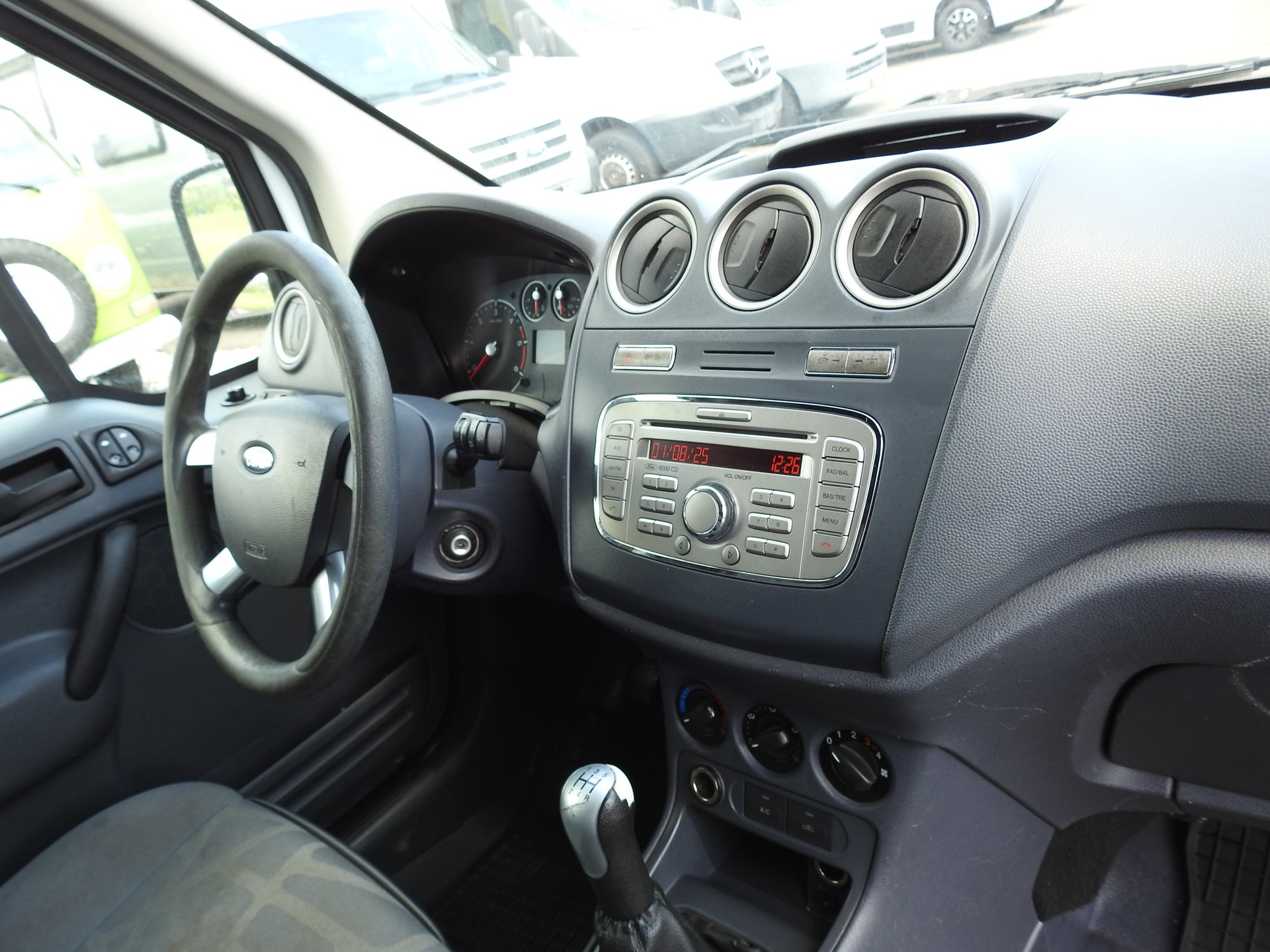 FORD Transit Connect Van T230 1.8 TDCi L Level 3-image-12