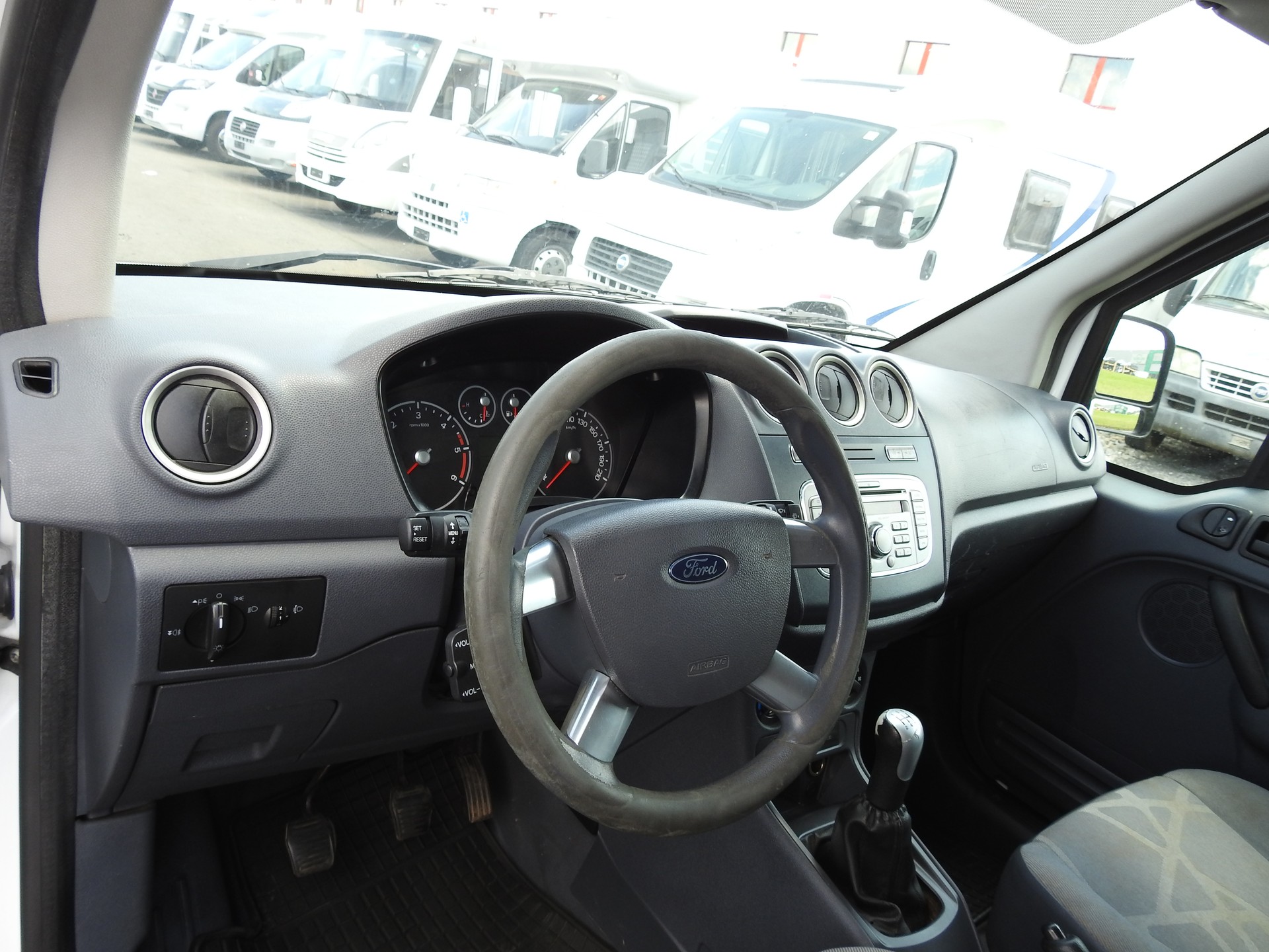 FORD Transit Connect Van T230 1.8 TDCi L Level 3-image-10