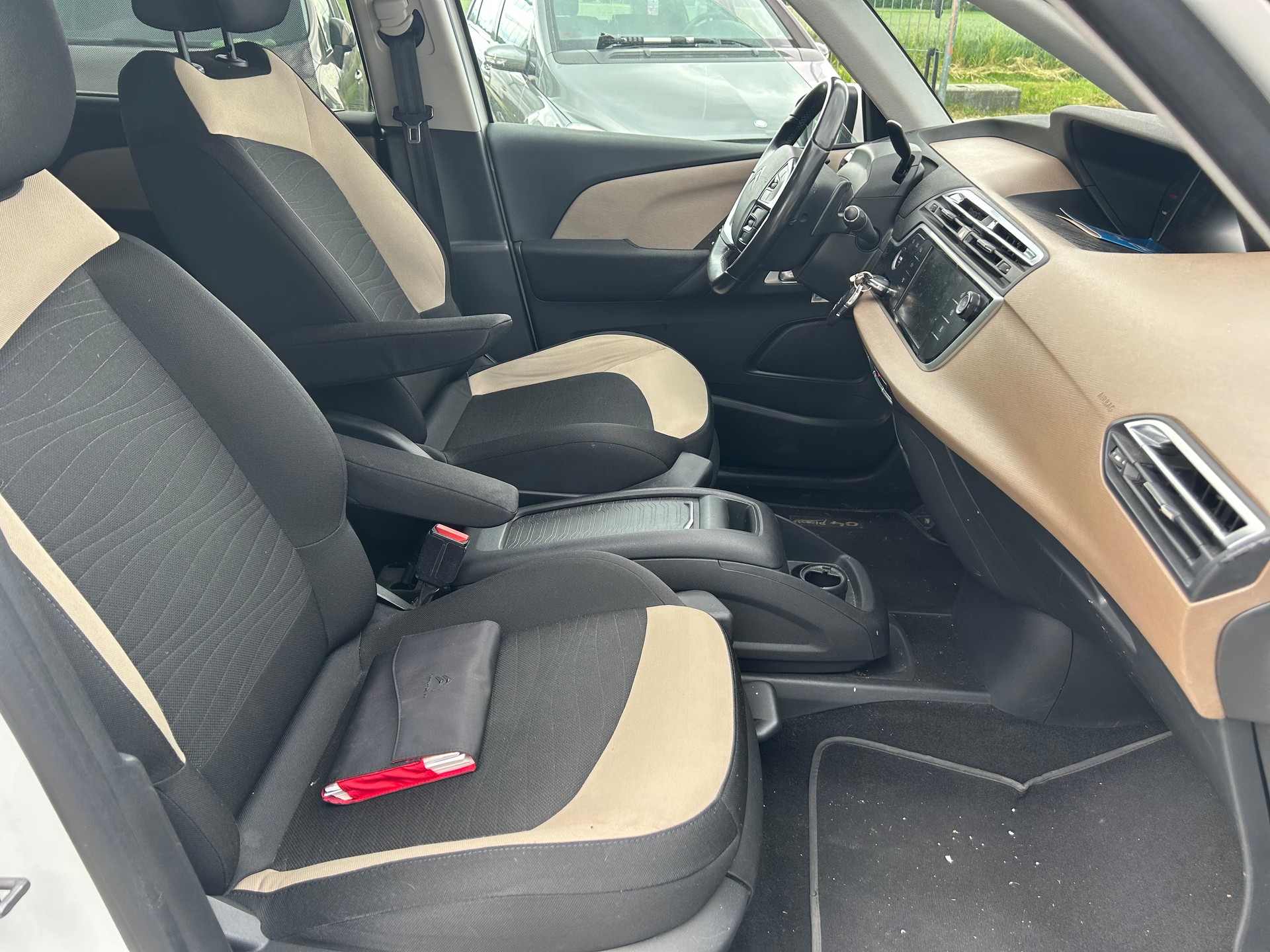 CITROEN Grand C4 Picasso 1.6 e-HDi Exclusive EGS6-image-9