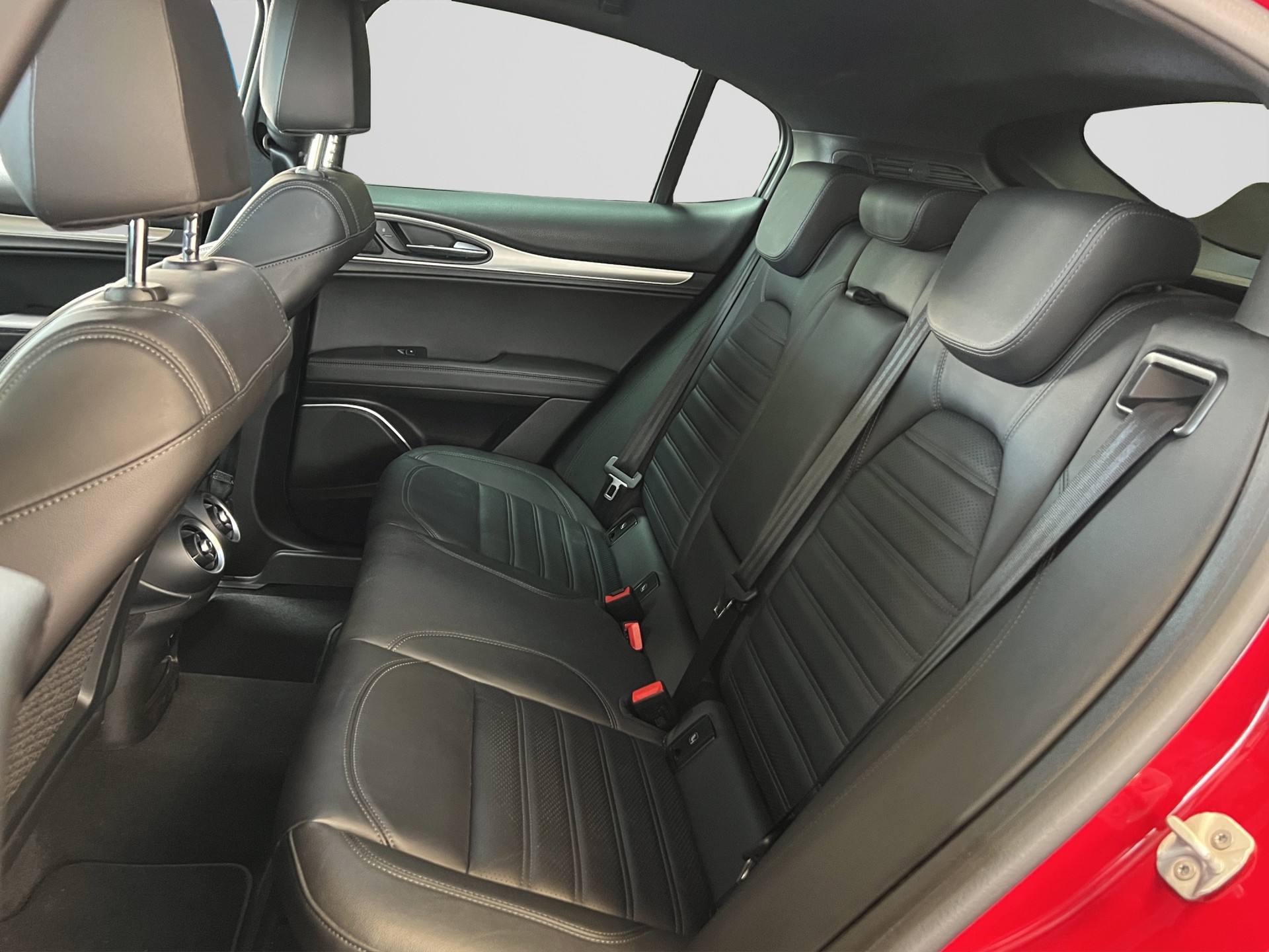 ALFA ROMEO Stelvio 2.0 Q4 280 Veloce-image-12