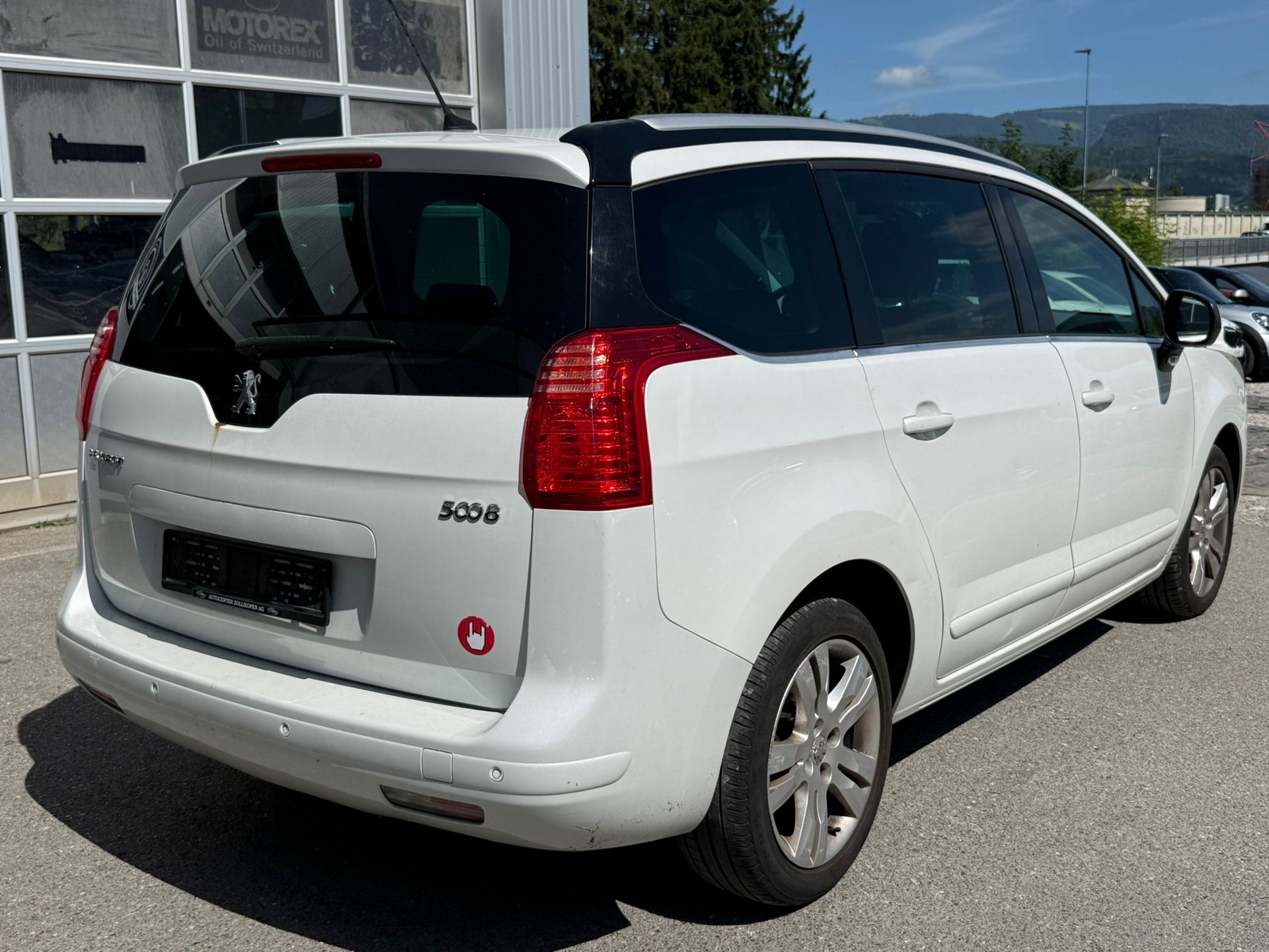 PEUGEOT 5008 1.6 16V T Sport Pack Automatic / 7 Plätze-image-2