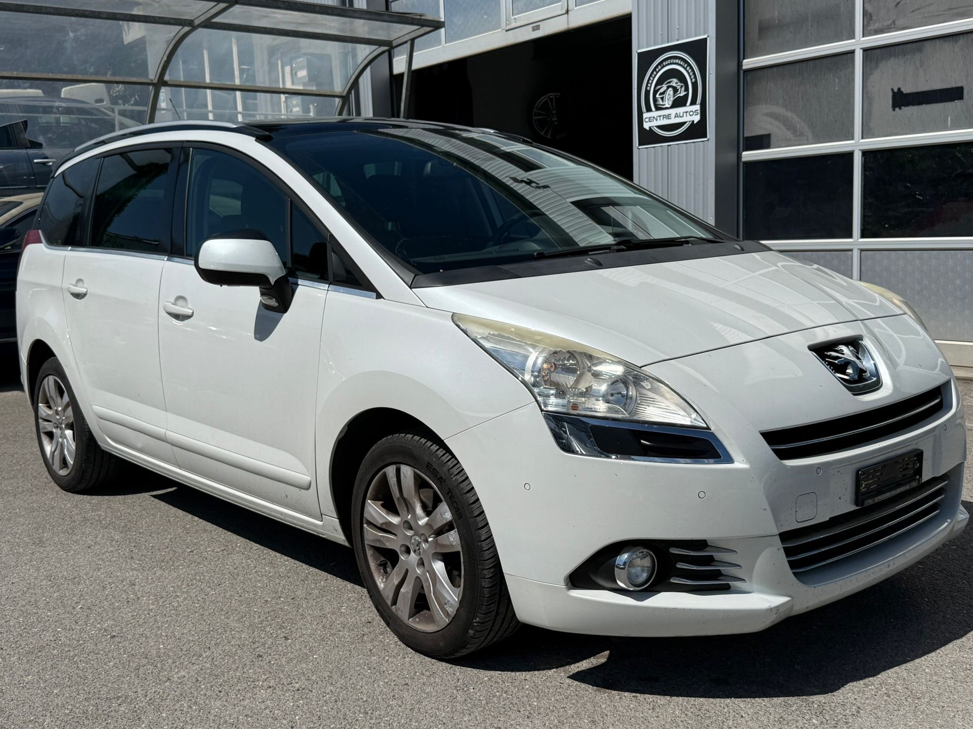 PEUGEOT 5008 1.6 16V T Sport Pack Automatic / 7 Plätze-image-1