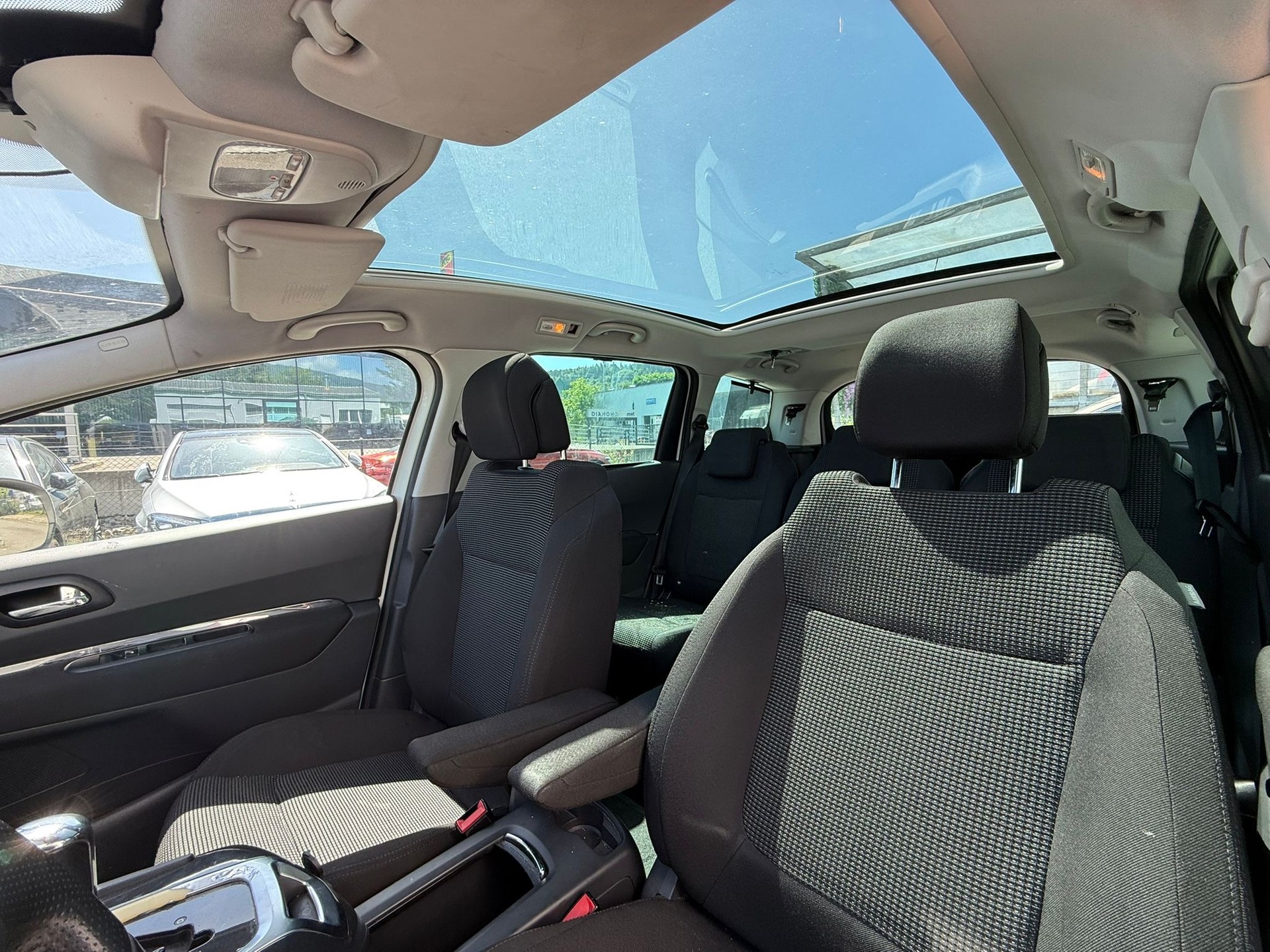 PEUGEOT 5008 1.6 16V T Sport Pack Automatic / 7 Plätze-image-7