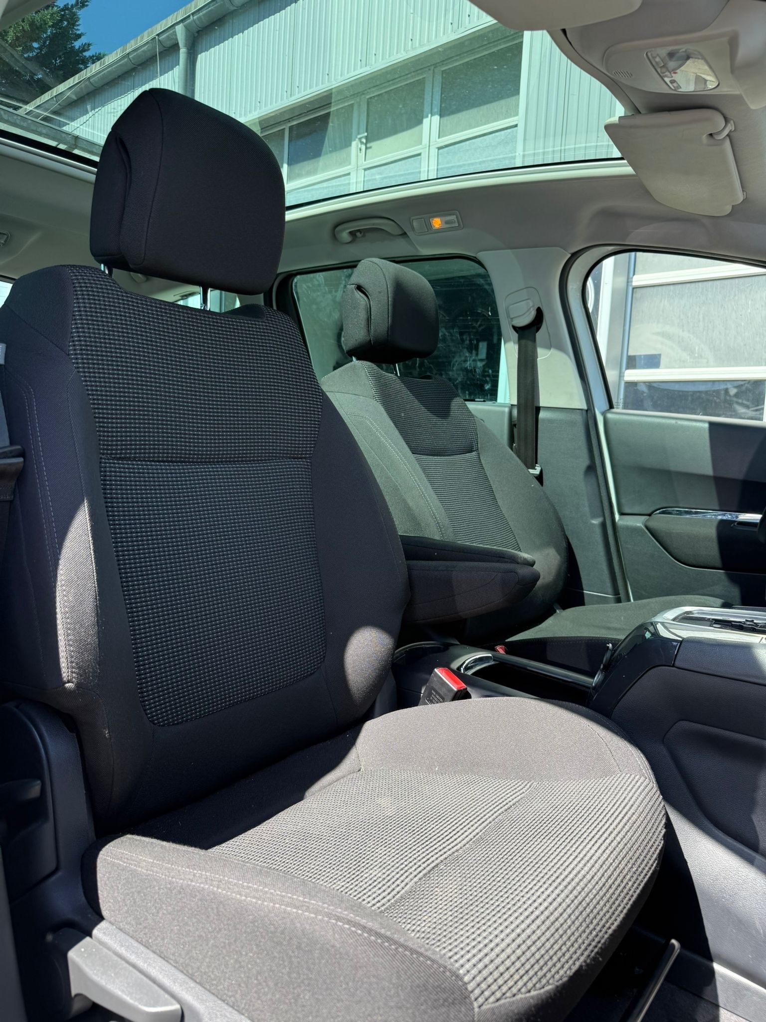 PEUGEOT 5008 1.6 16V T Sport Pack Automatic / 7 Plätze-image-11