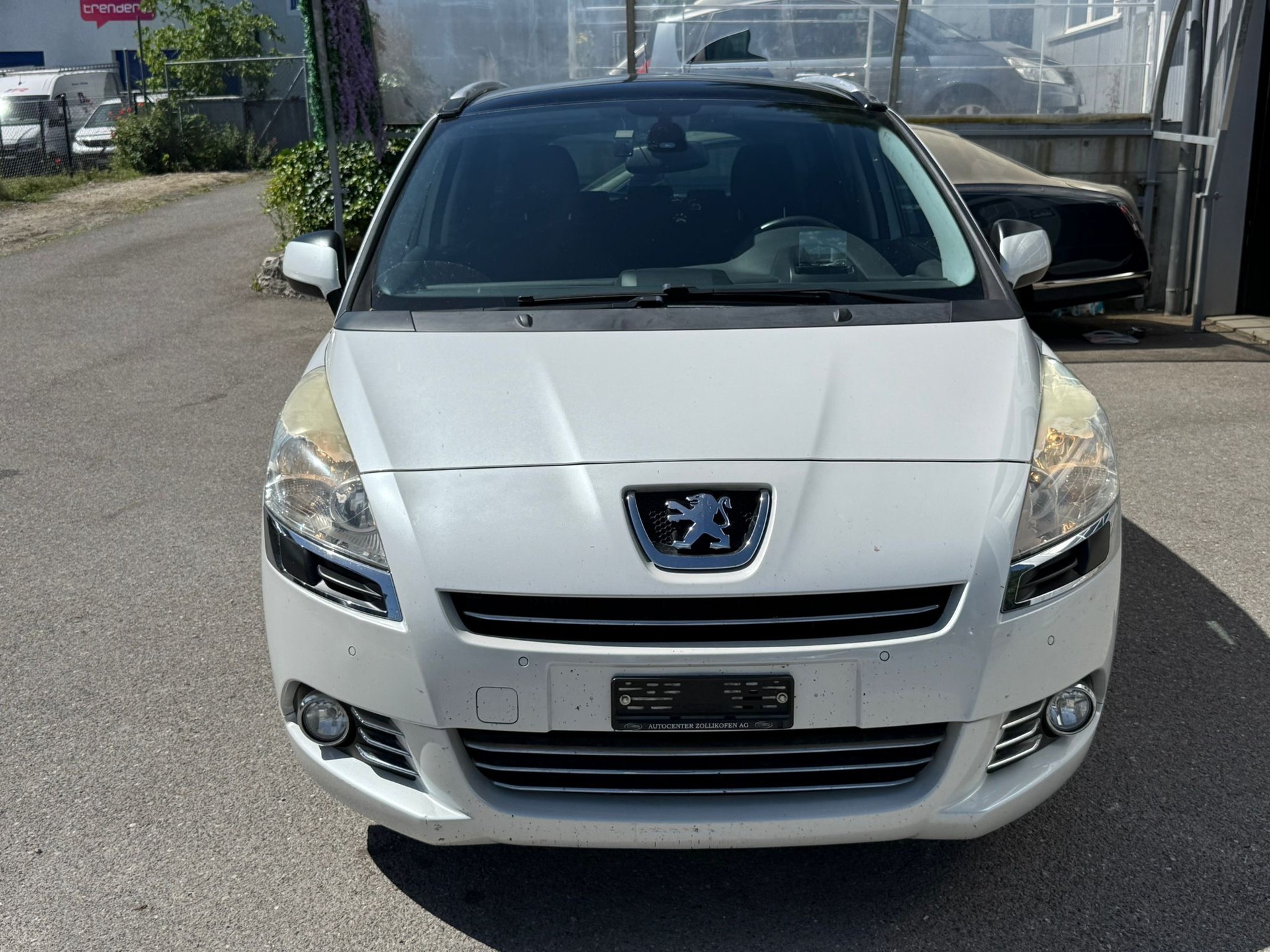 PEUGEOT 5008 1.6 16V T Sport Pack Automatic / 7 Plätze-image-5