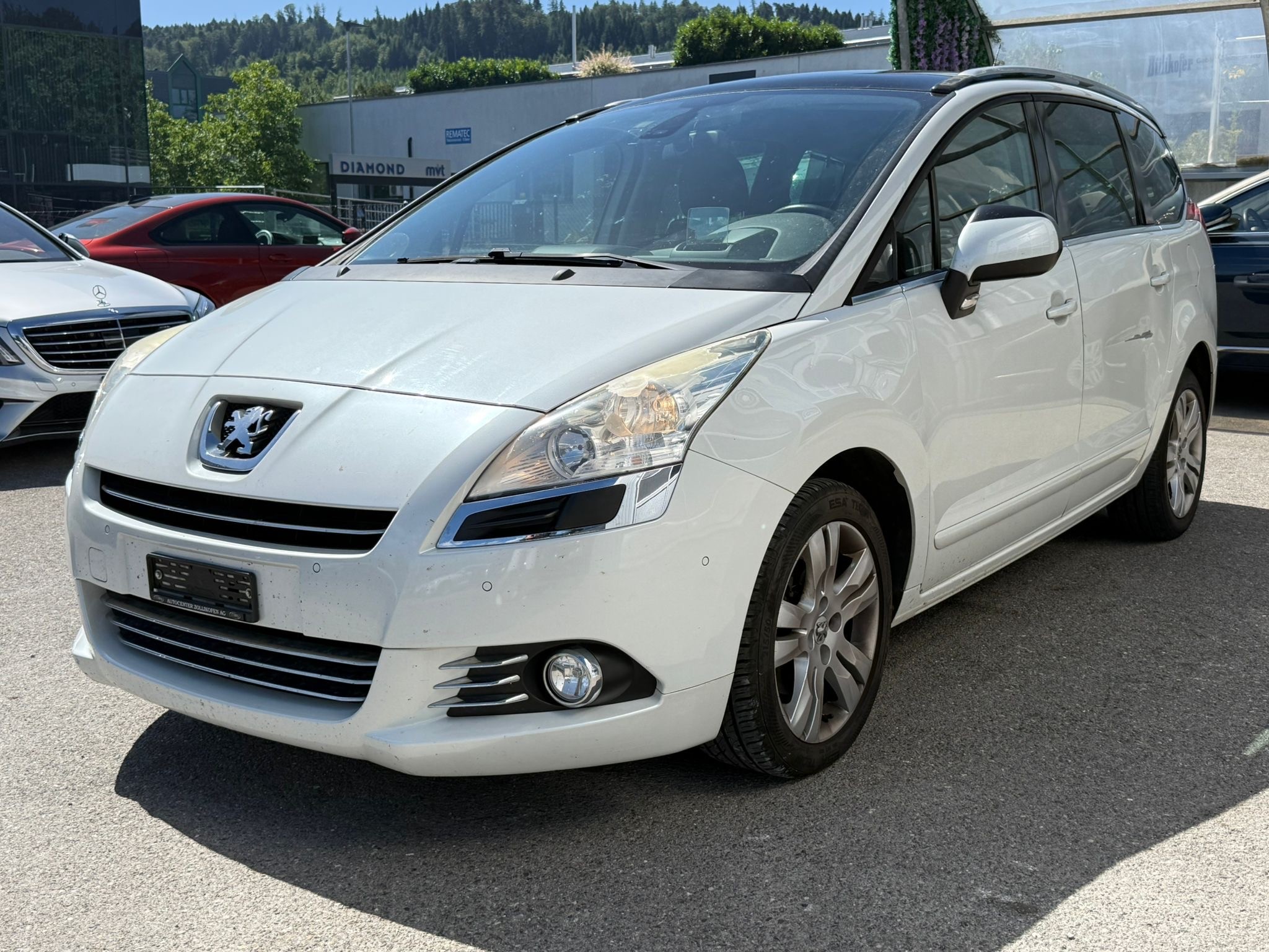 PEUGEOT 5008 1.6 16V T Sport Pack Automatic / 7 Plätze — slika 1