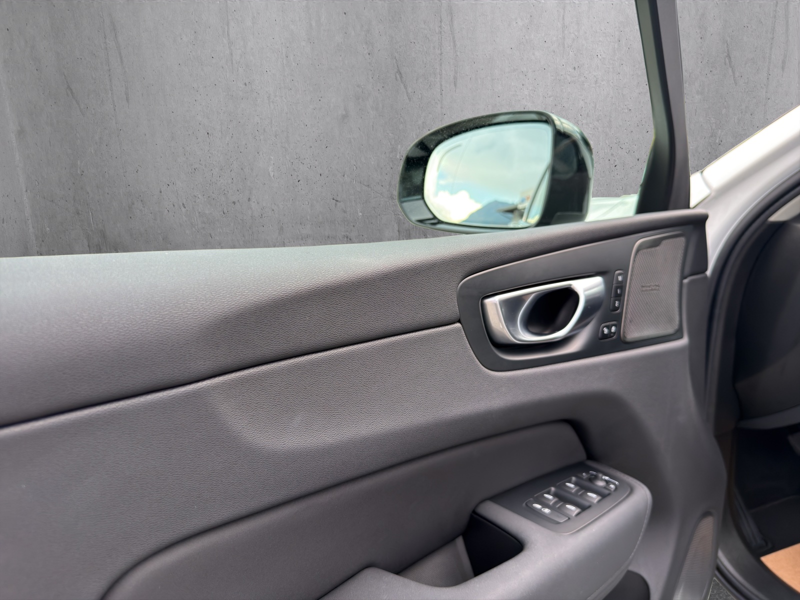 VOLVO XC60 T6 eAWD PluginHybrid Plus Dark Geartronic-image-8