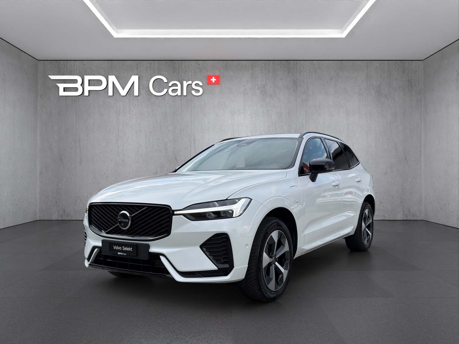 VOLVO XC60 T6 eAWD PluginHybrid Plus Dark Geartronic-image-0