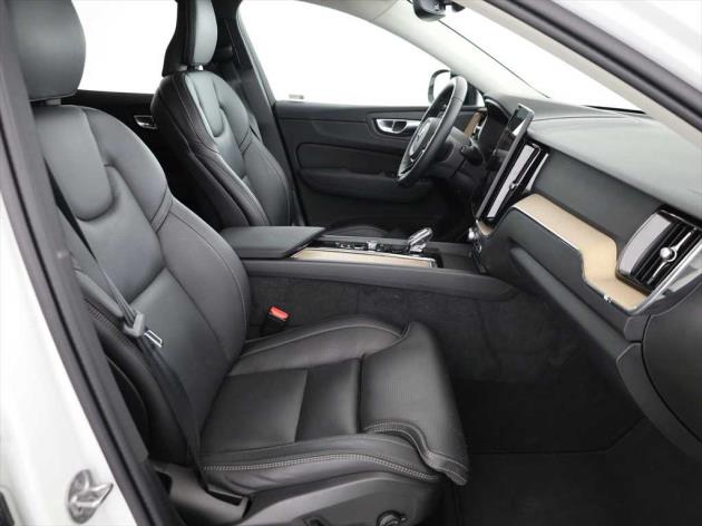 VOLVO XC60 T6 eAWD PluginHybrid Plus Dark Geartronic-image-3