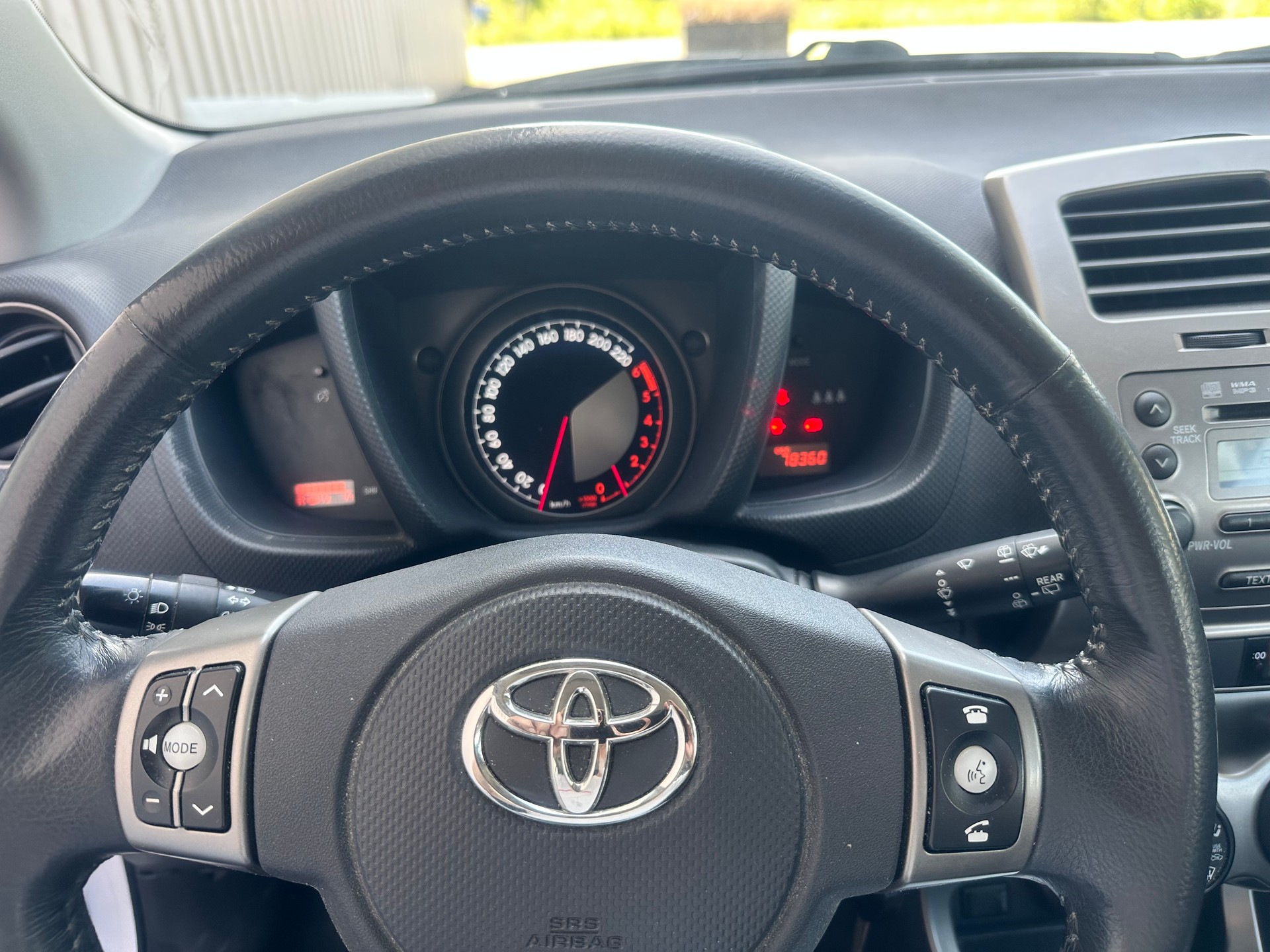 TOYOTA UrbanCruiser 1.4 D-4D Linea Sol 4WD-image-11