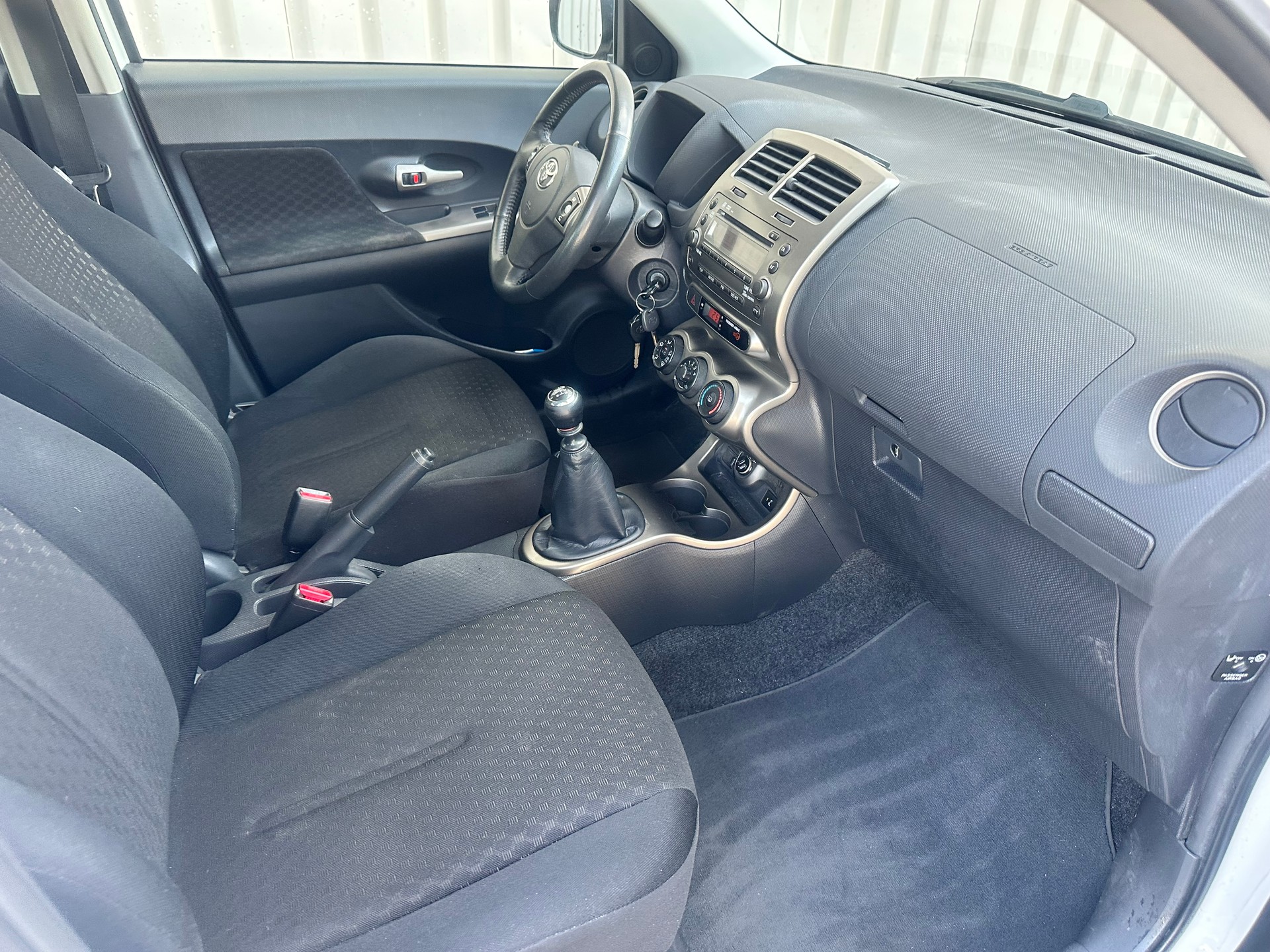 TOYOTA UrbanCruiser 1.4 D-4D Linea Sol 4WD-image-15
