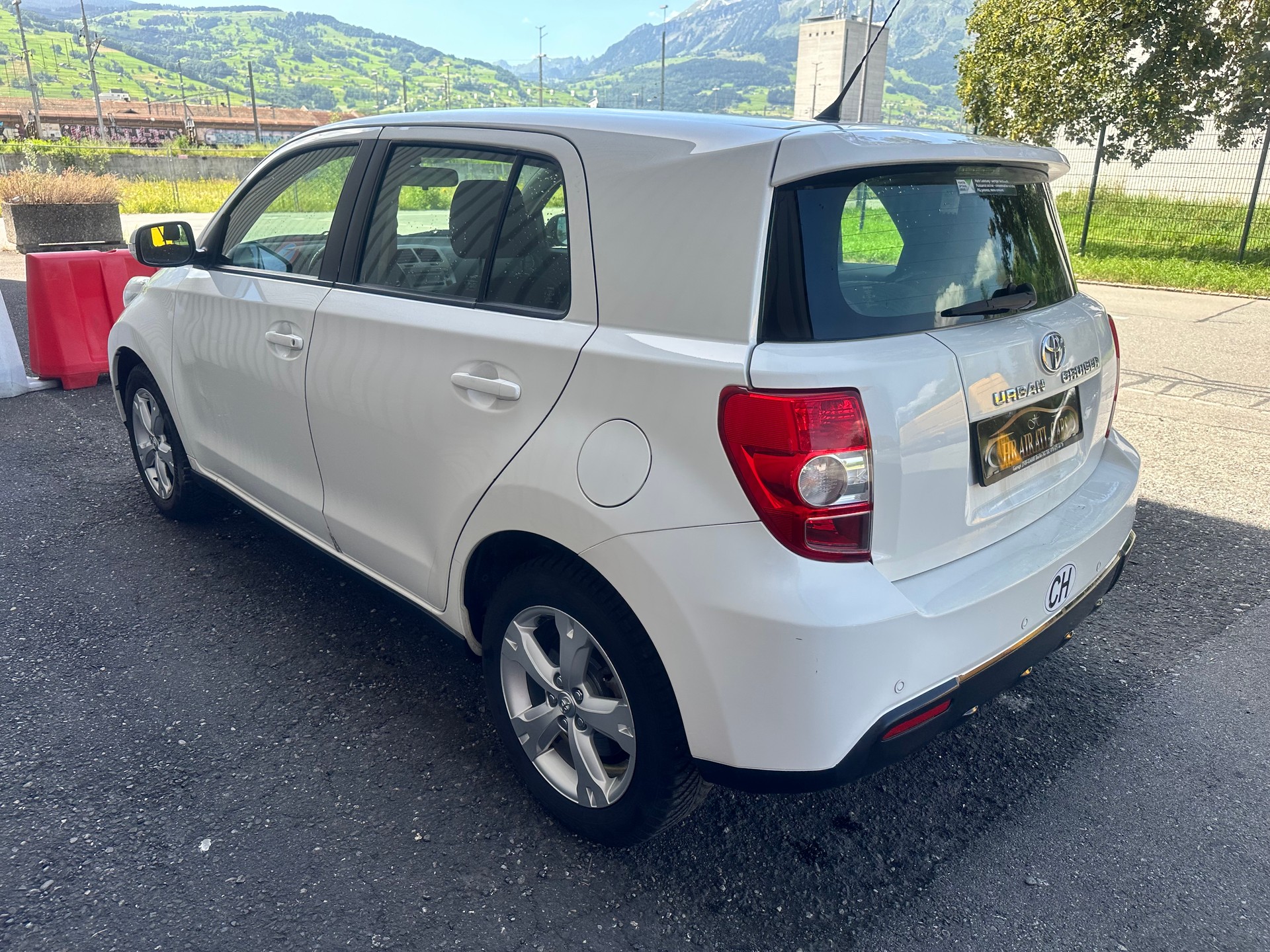 TOYOTA UrbanCruiser 1.4 D-4D Linea Sol 4WD-image-3