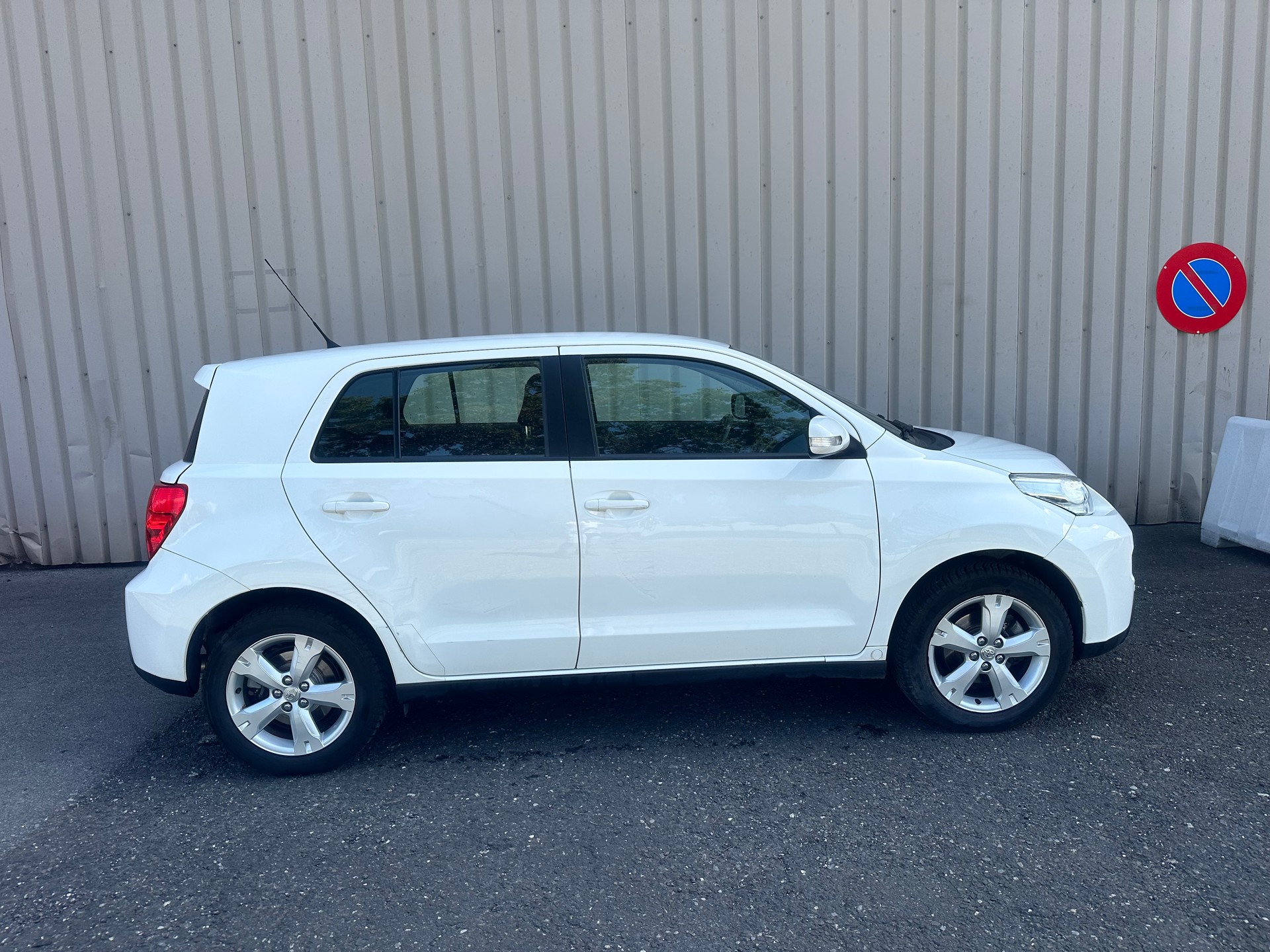 TOYOTA UrbanCruiser 1.4 D-4D Linea Sol 4WD-image-8