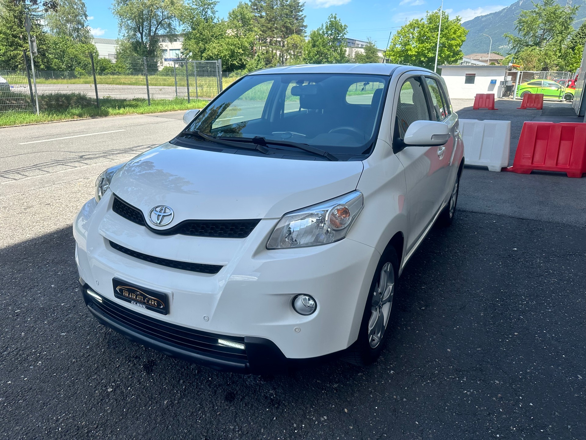 TOYOTA UrbanCruiser 1.4 D-4D Linea Sol 4WD-image-2