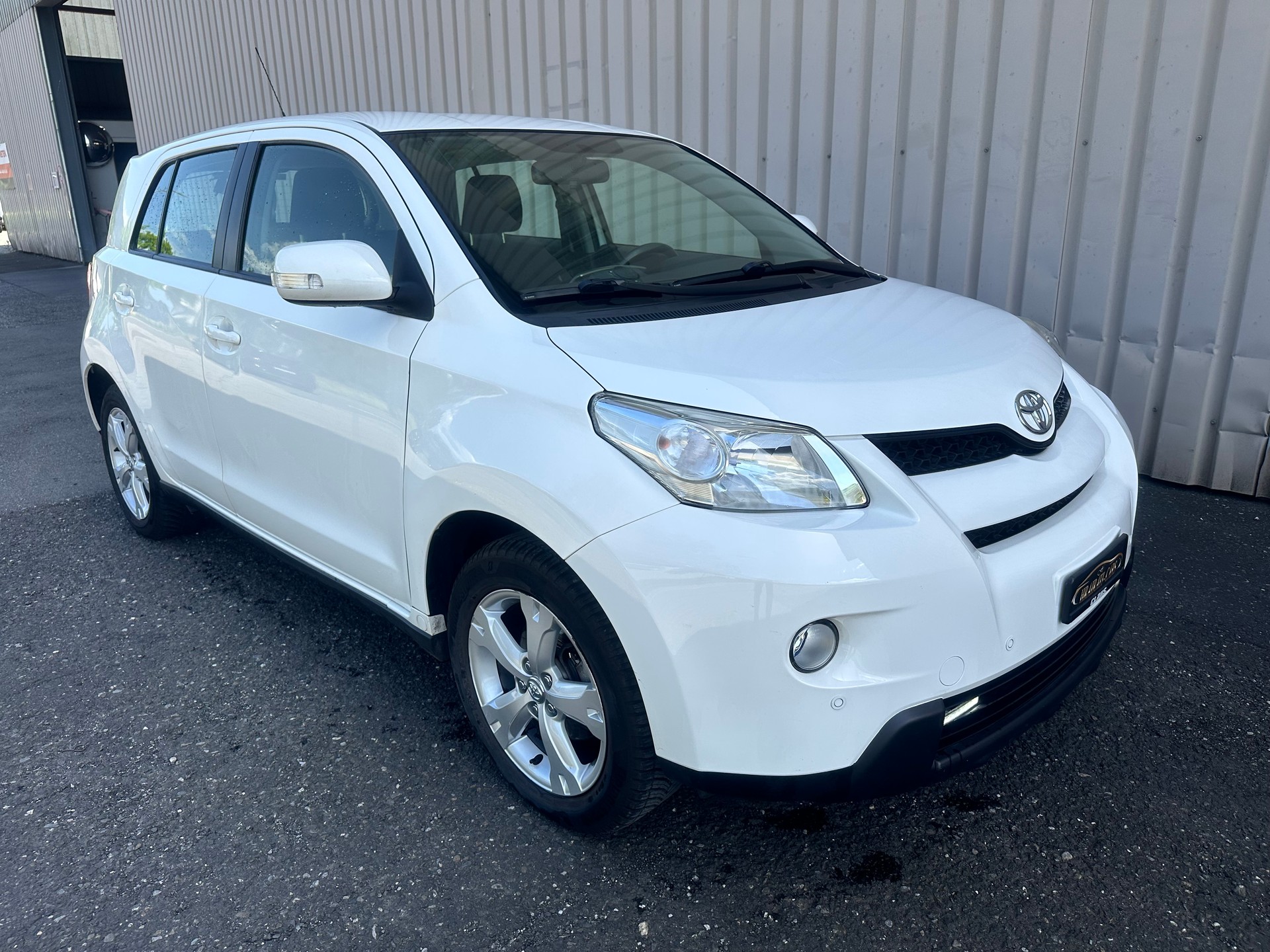 TOYOTA UrbanCruiser 1.4 D-4D Linea Sol 4WD-image-1