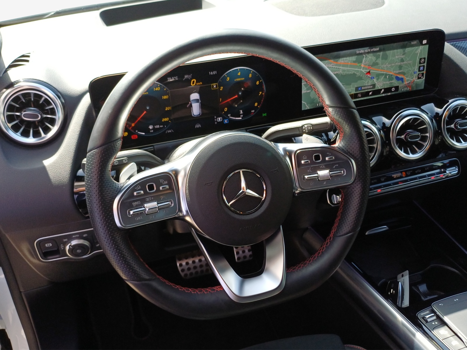 MERCEDES-BENZ GLA 250 4Matic AMG Line 8G-DCT-image-9