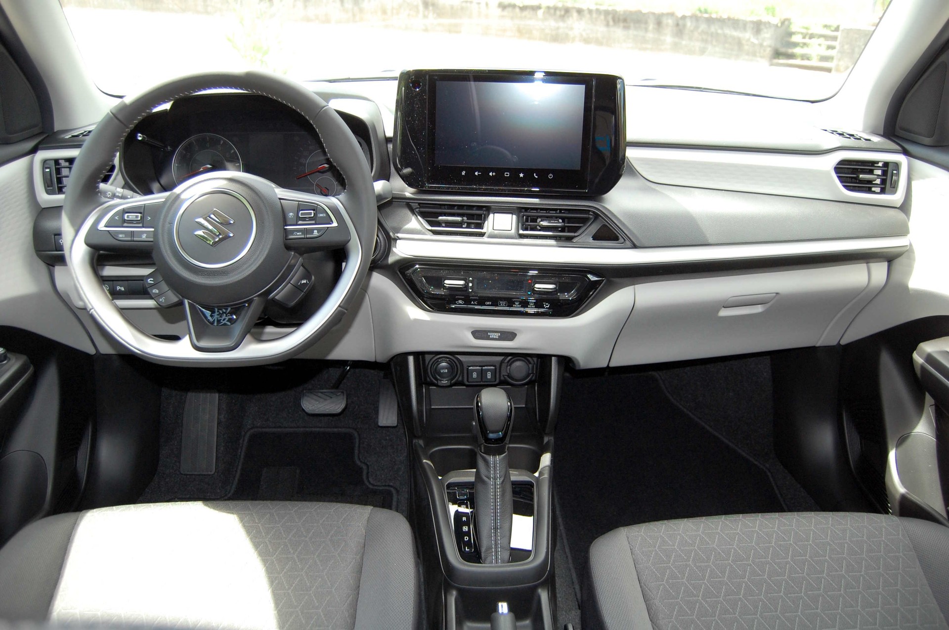 SUZUKI Swift 1.2 Sakura Hybrid CVT-image-7