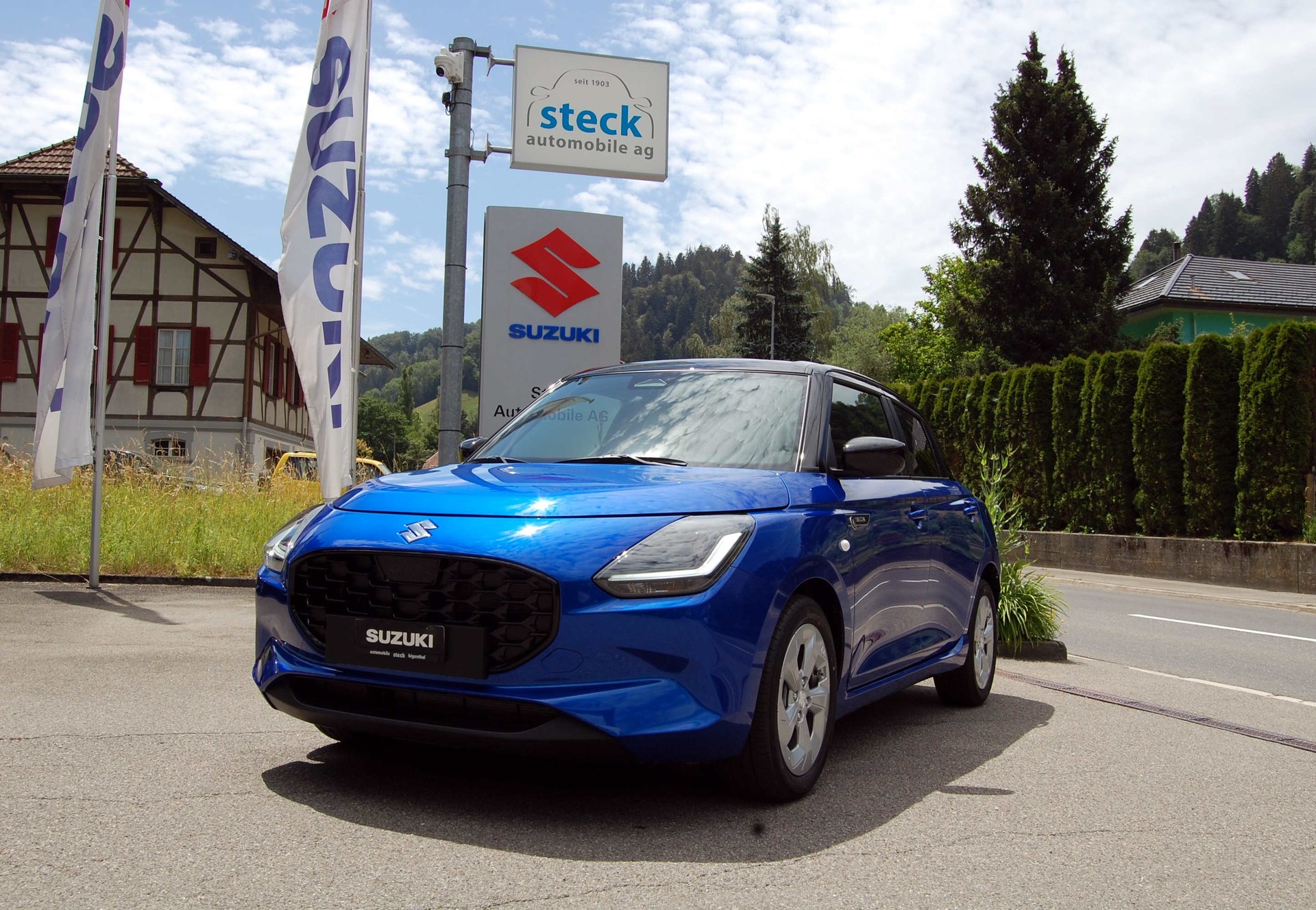 SUZUKI Swift 1.2 Sakura Hybrid CVT-image-0
