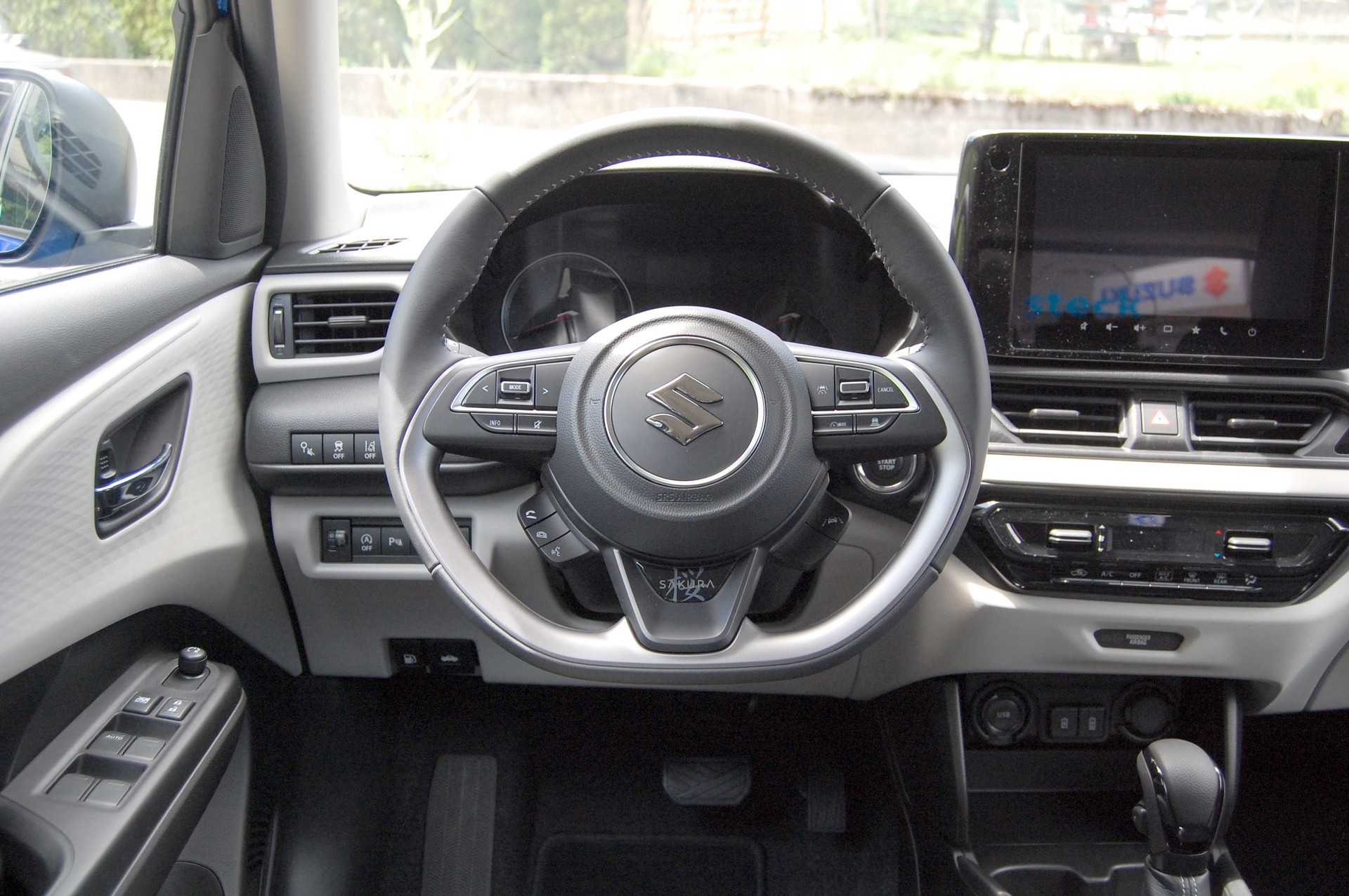 SUZUKI Swift 1.2 Sakura Hybrid CVT-image-10