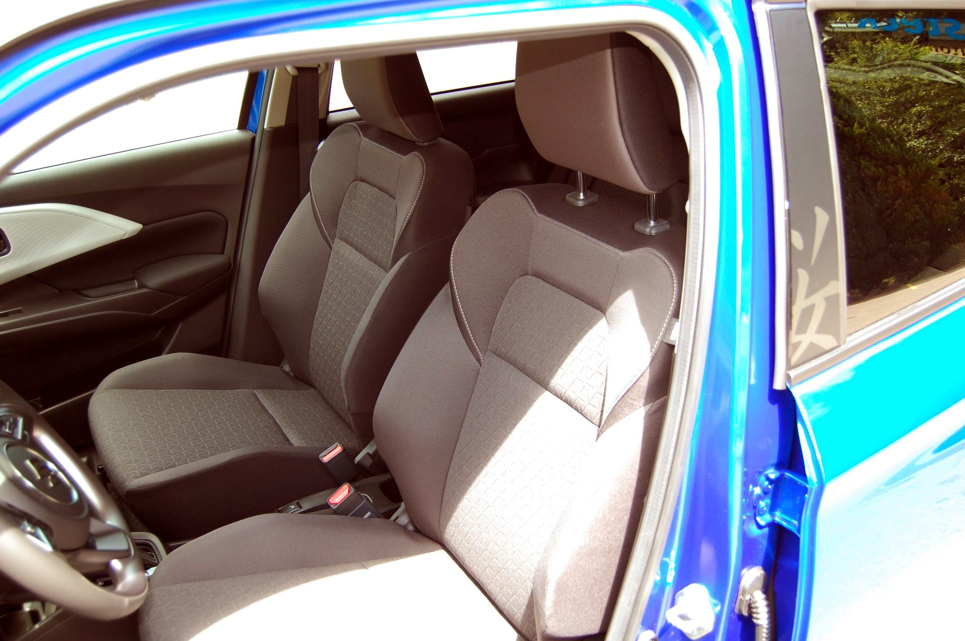SUZUKI Swift 1.2 Sakura Hybrid CVT-image-14