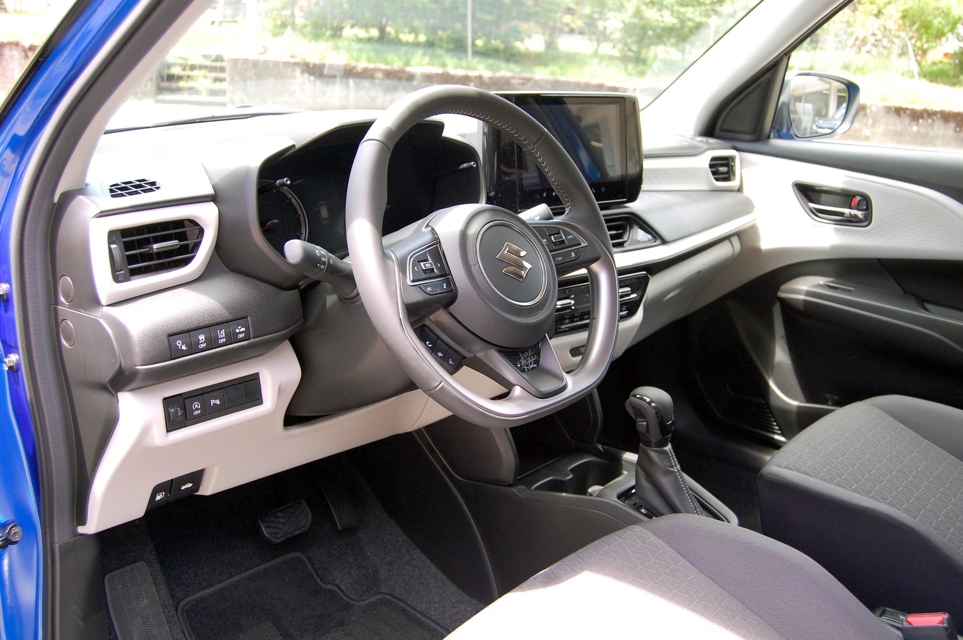 SUZUKI Swift 1.2 Sakura Hybrid CVT-image-12