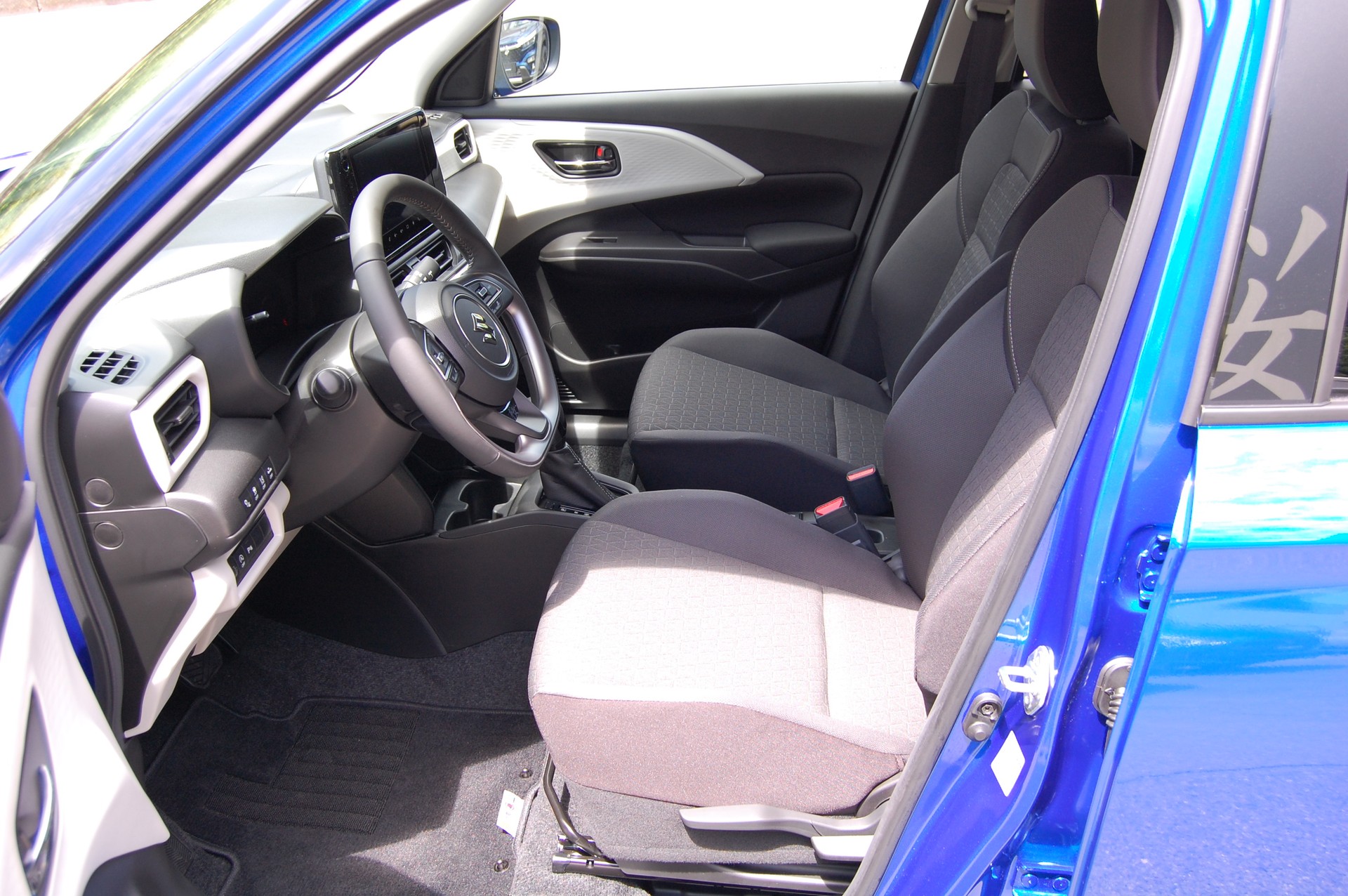 SUZUKI Swift 1.2 Sakura Hybrid CVT-image-13