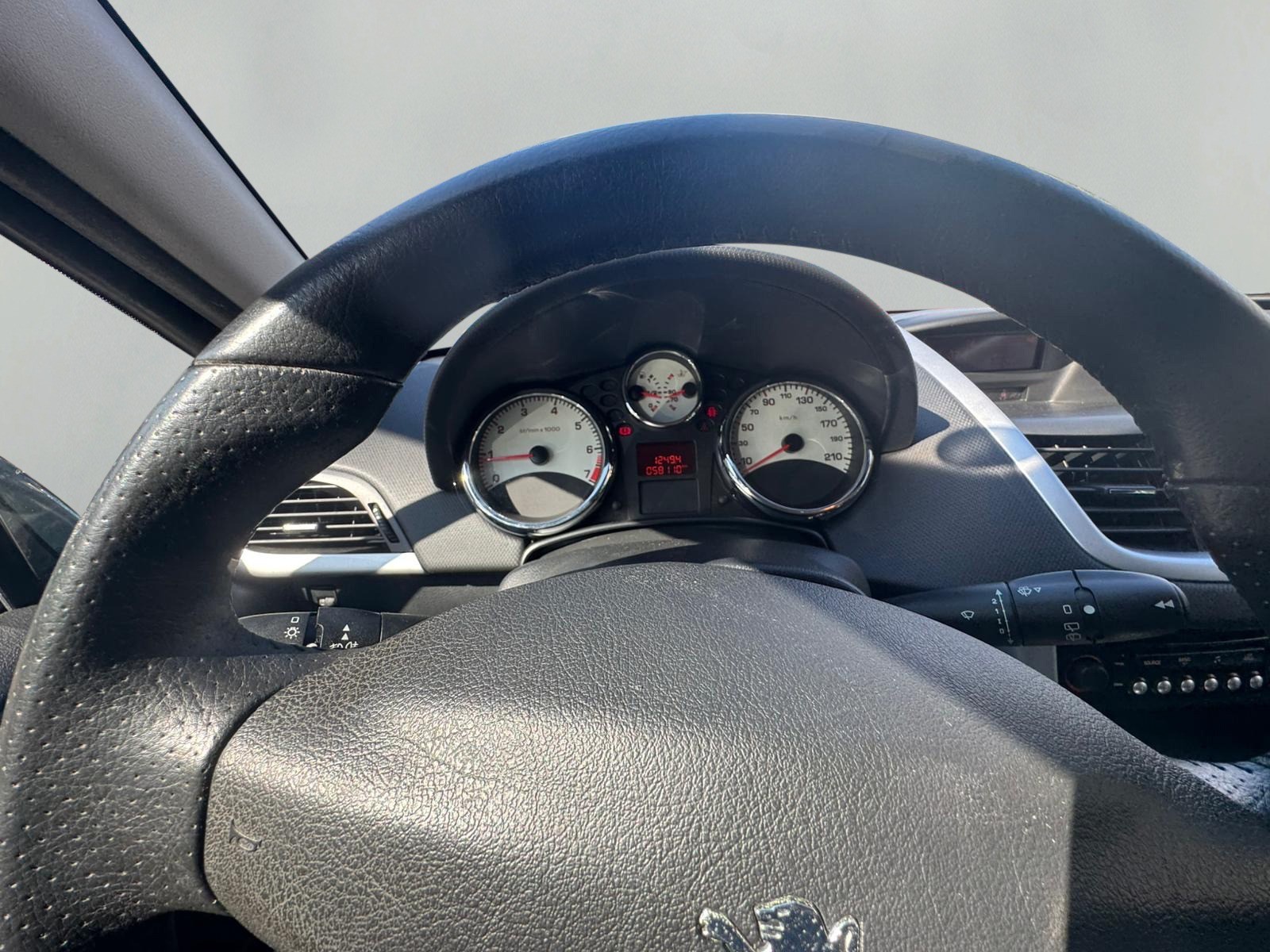 PEUGEOT 207 1.6 16V Allure-image-9