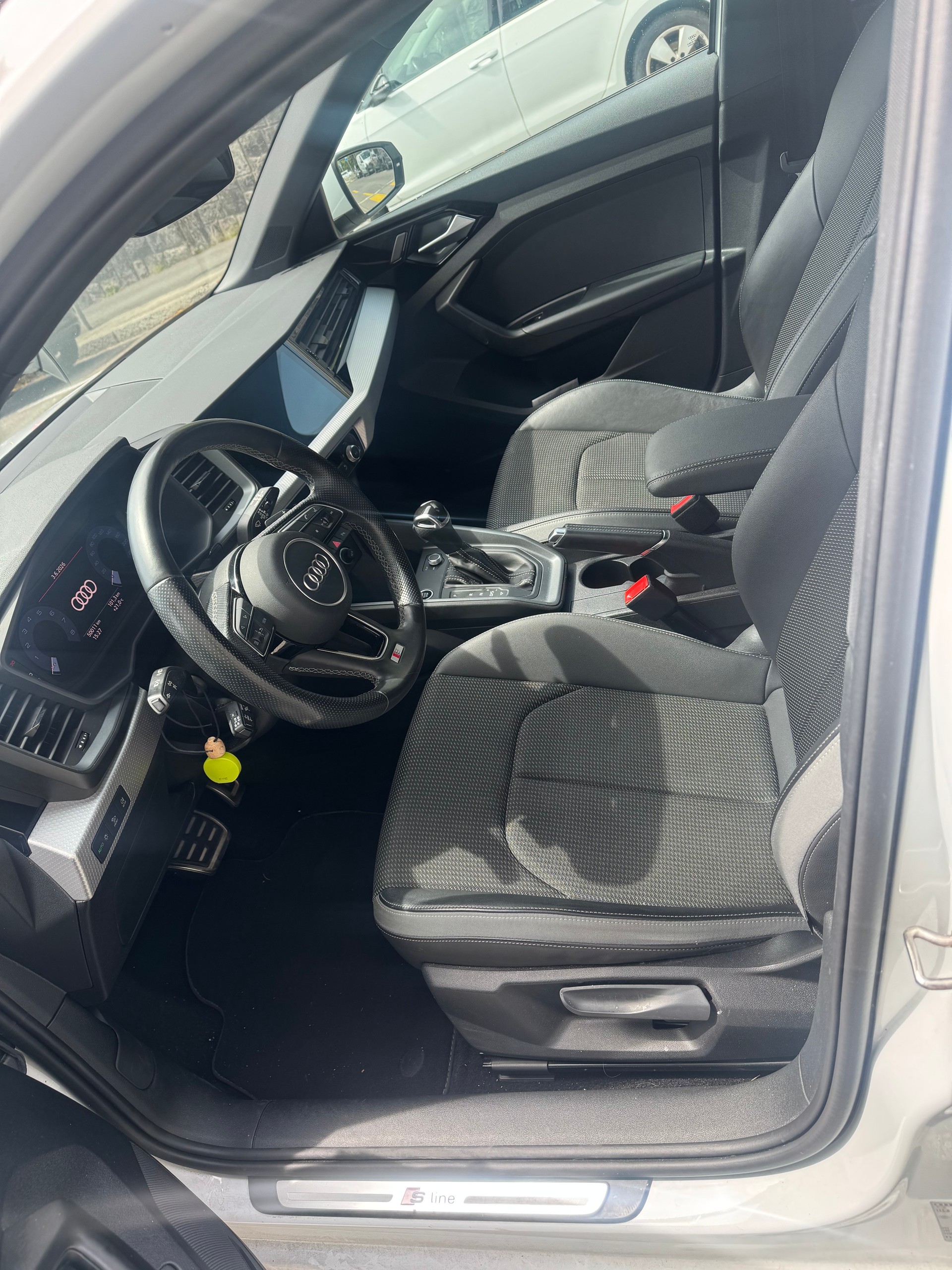 AUDI 1.0 30 TFSI S Line Attraction S-Tronic-image-2