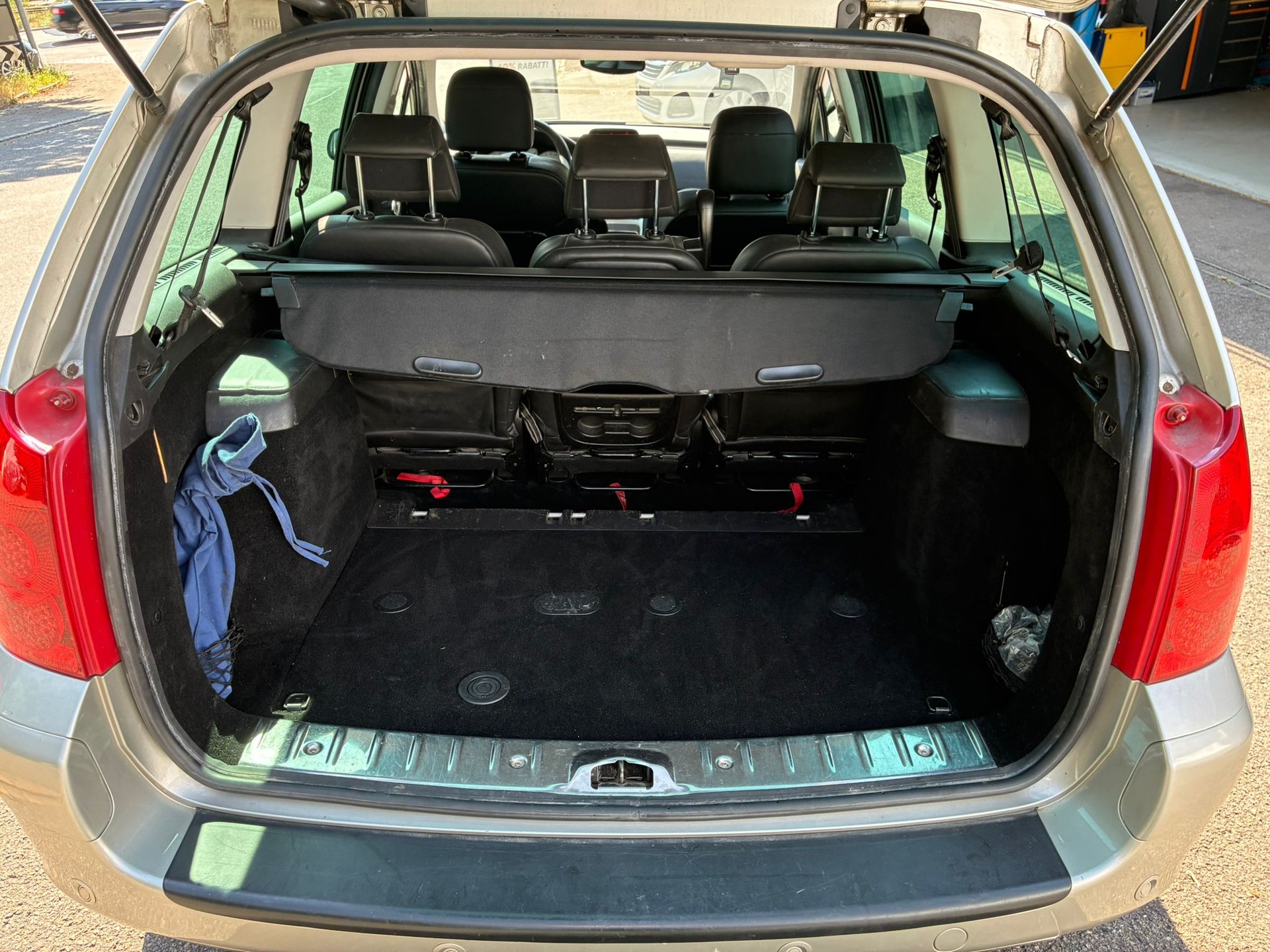 PEUGEOT 307 SW 2.0 16V Premium-image-15