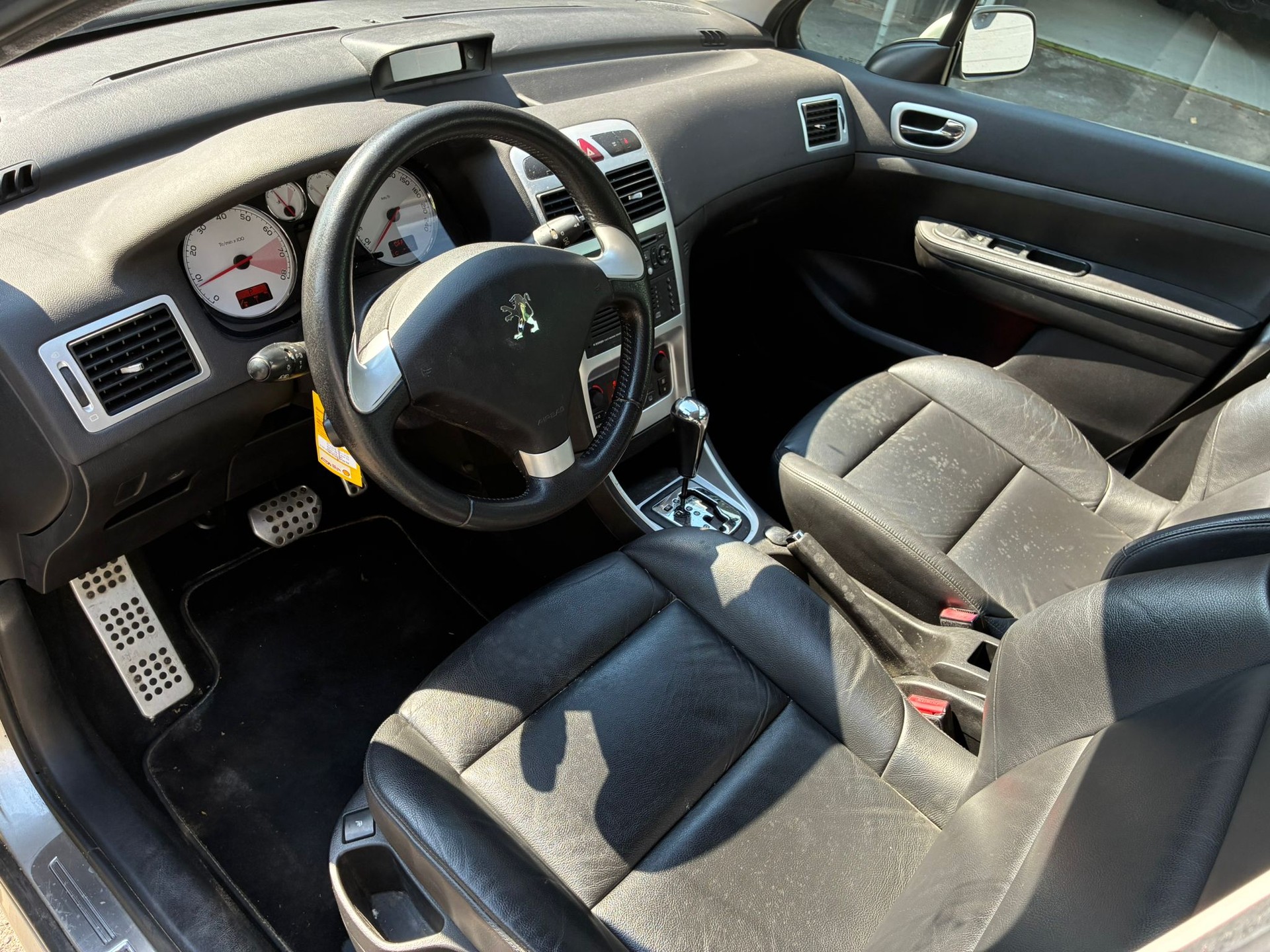 PEUGEOT 307 SW 2.0 16V Premium-image-13