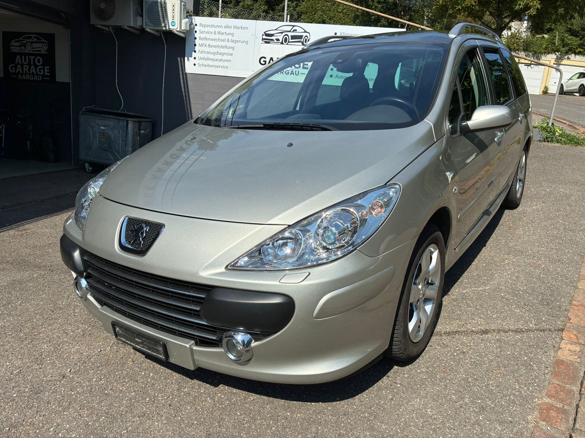 PEUGEOT 307 SW 2.0 16V Premium-image-0