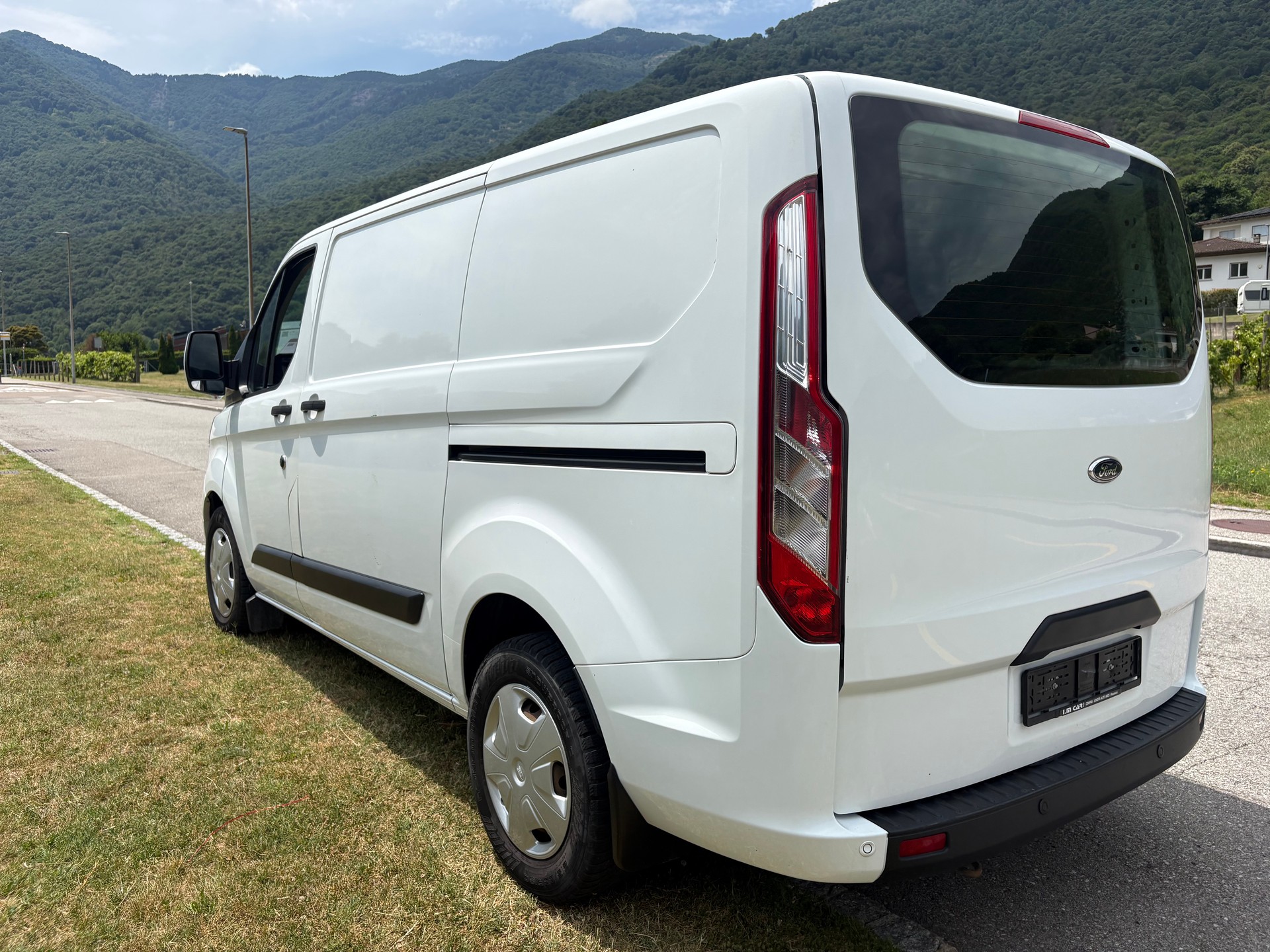 FORD Transit Custom Van 320 L1H1 Trend A-image-3