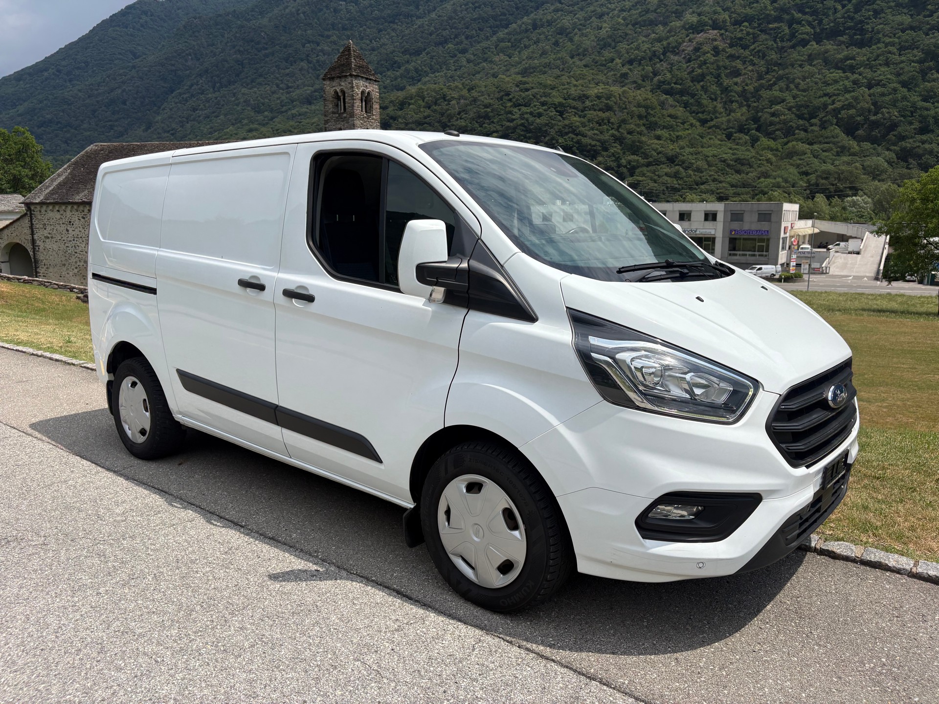 FORD Transit Custom Van 320 L1H1 Trend A-image-0