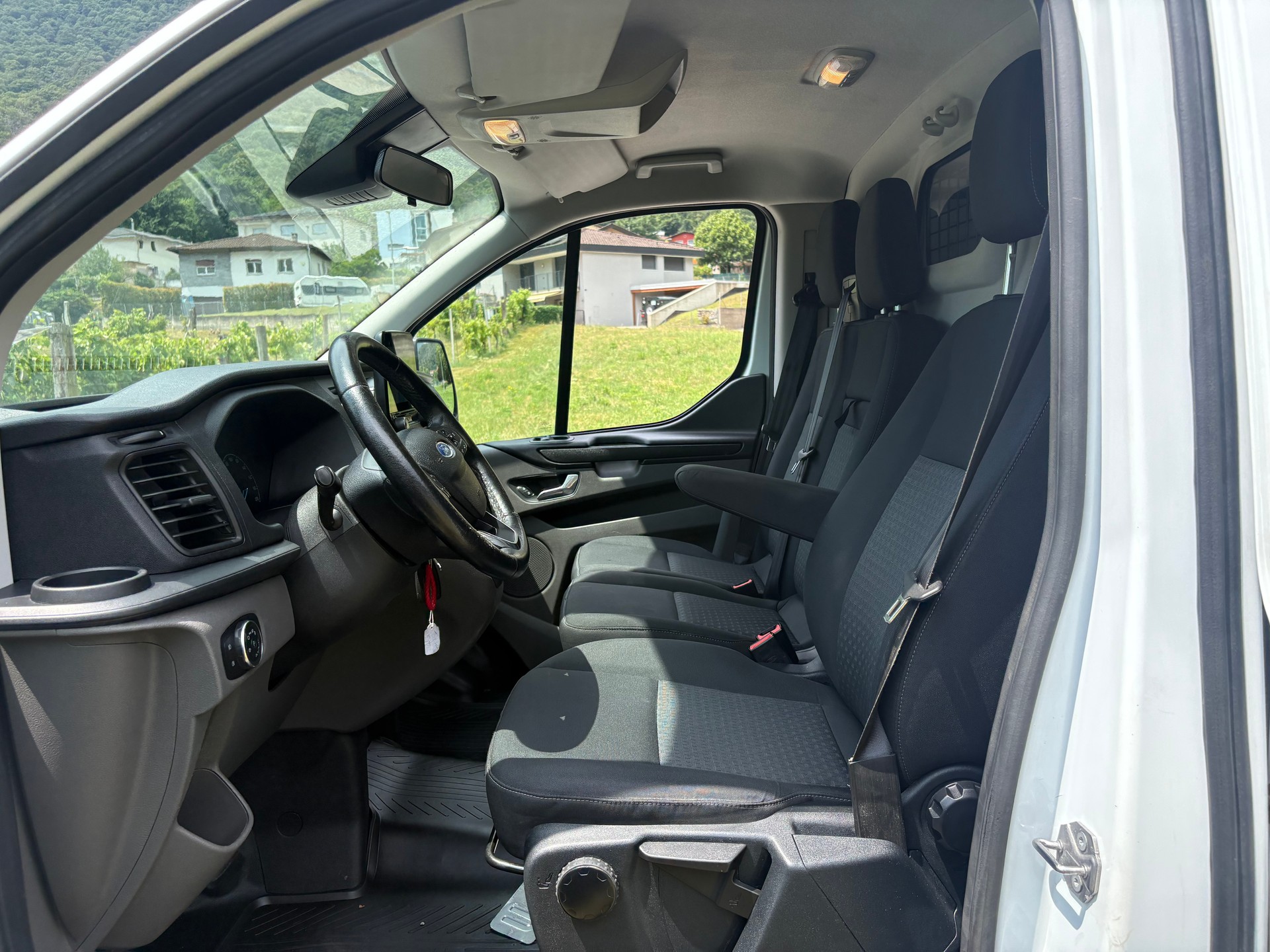 FORD Transit Custom Van 320 L1H1 Trend A-image-8