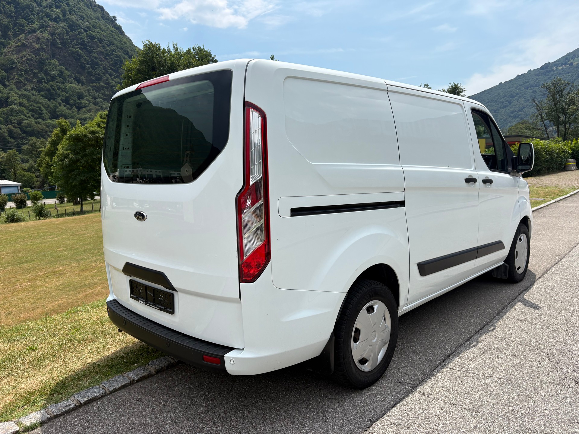 FORD Transit Custom Van 320 L1H1 Trend A-image-1