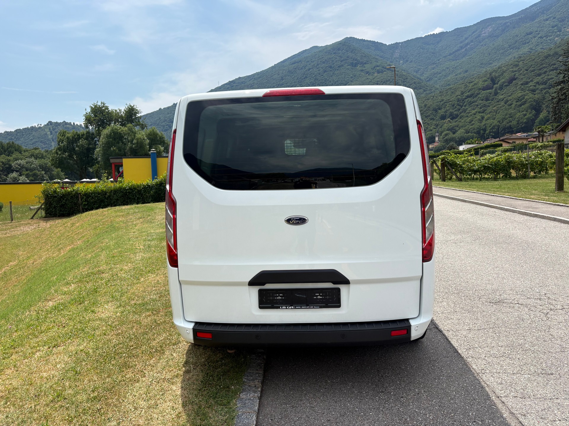 FORD Transit Custom Van 320 L1H1 Trend A-image-2